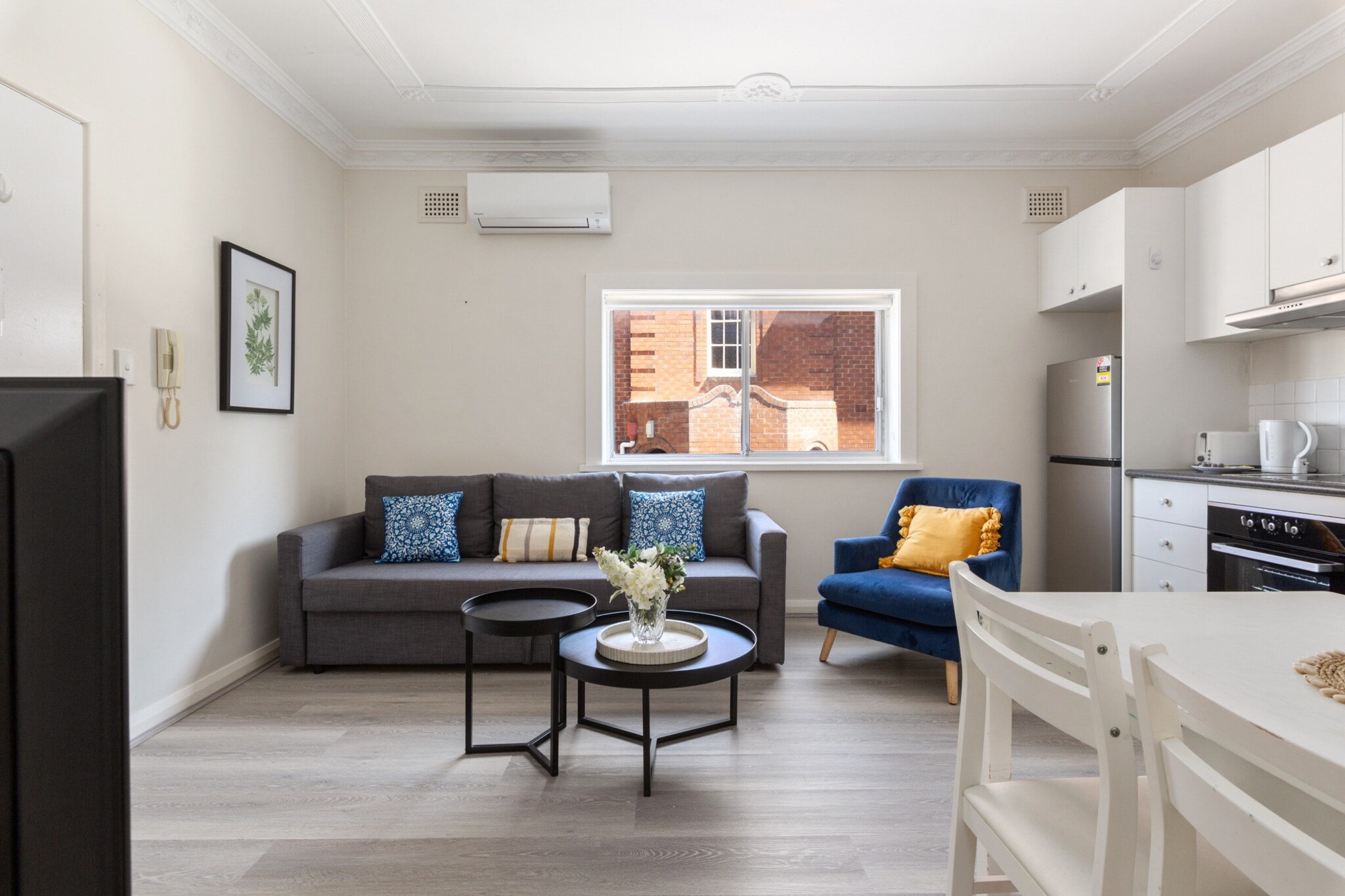 Chic 1-Bed Retreat Near Shops & Beach