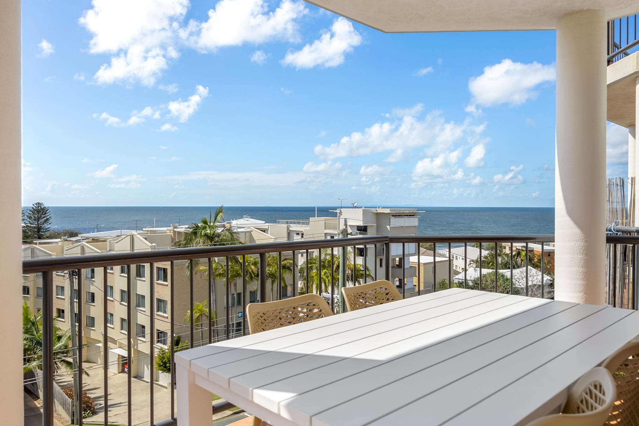 Bright 2-Bed Apartment with Stunning Ocean Views