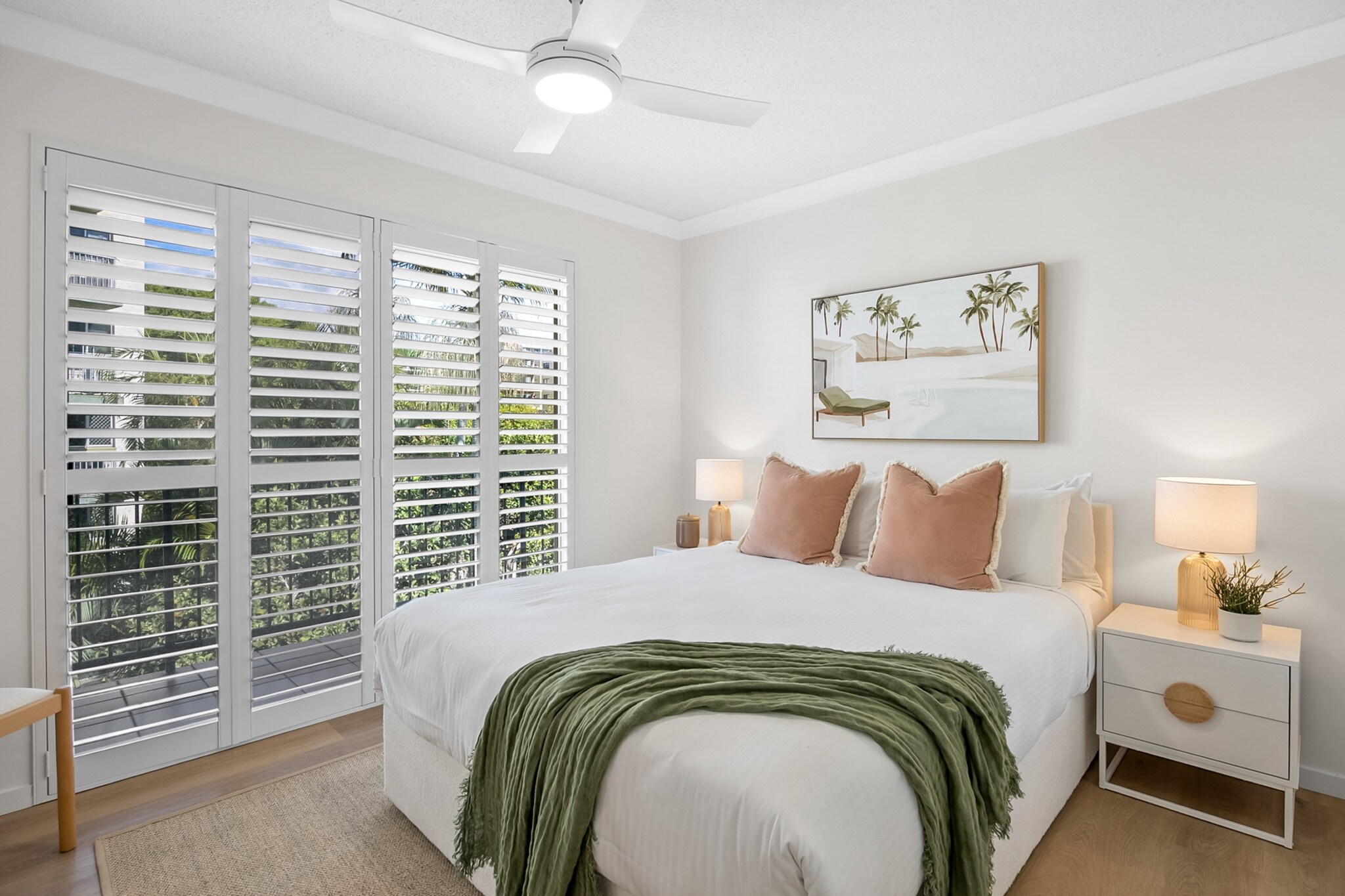 Bright 2-Bed Apartment with Stunning Ocean Views