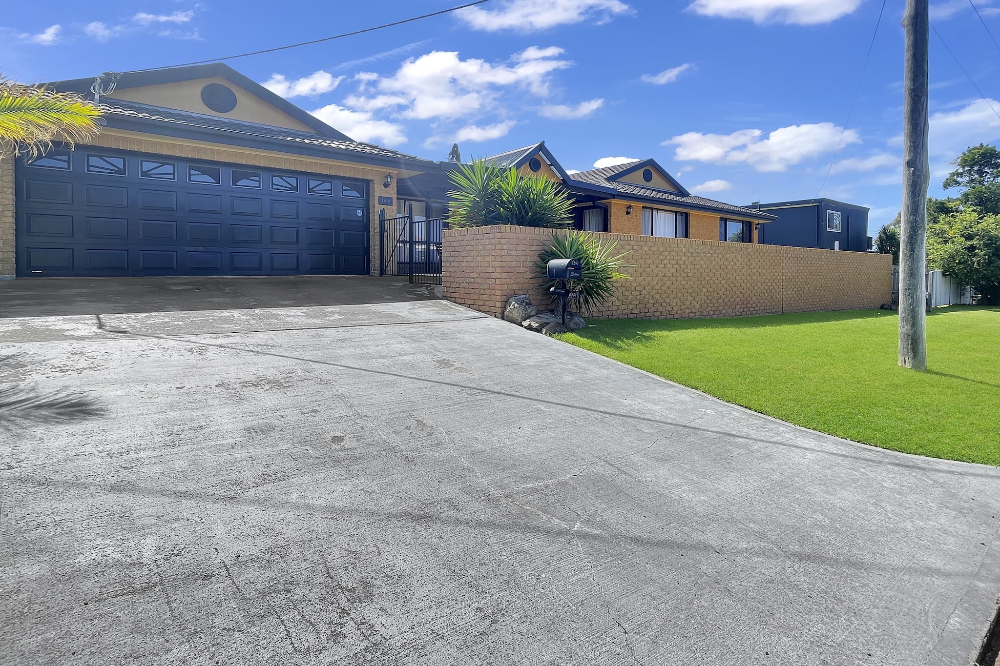 Our Haven: 4-Bed Escape Near Beach & Mogo Trails