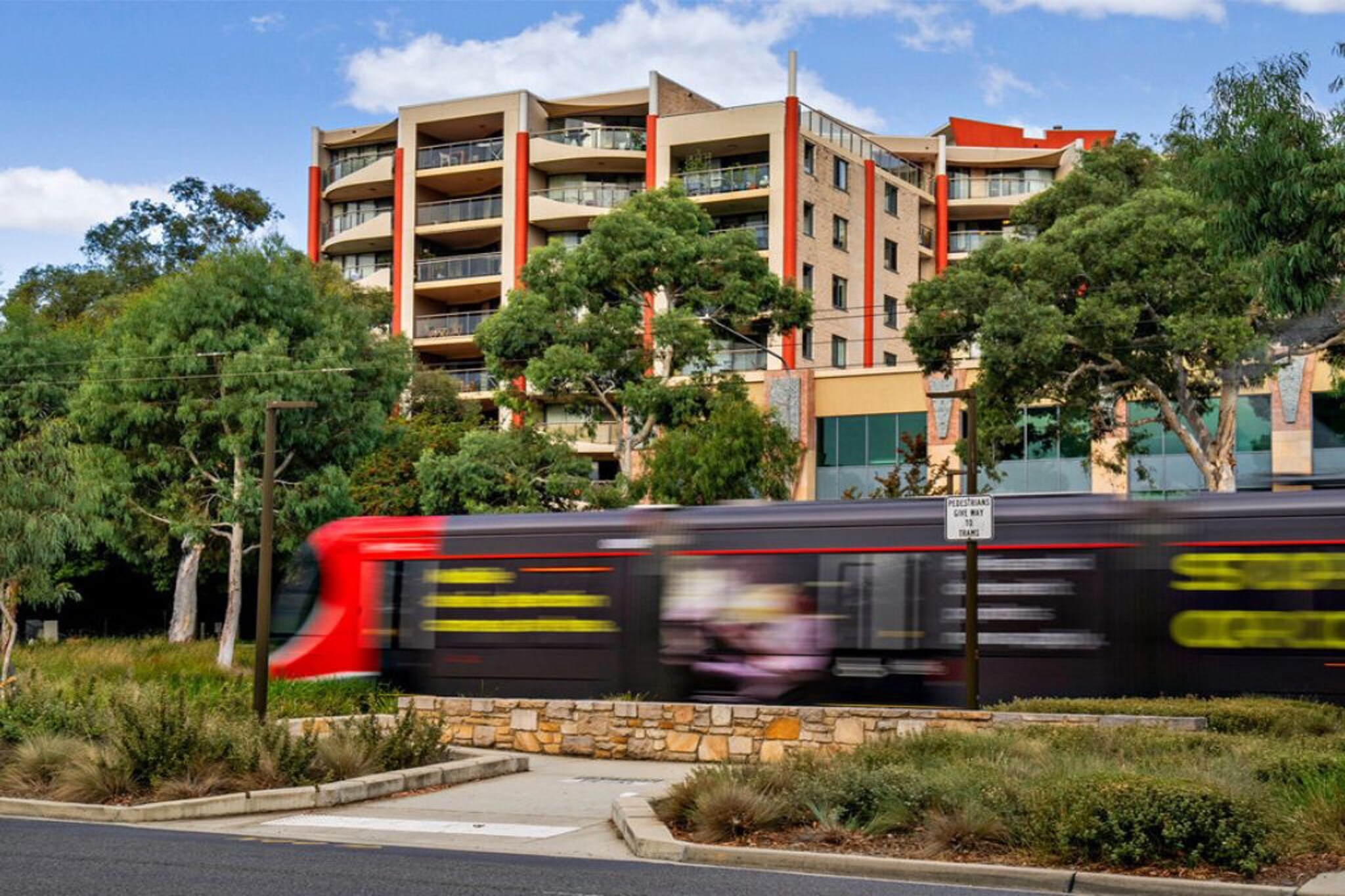 Stylish 1-Bed Apartment with Balcony & Pool Access