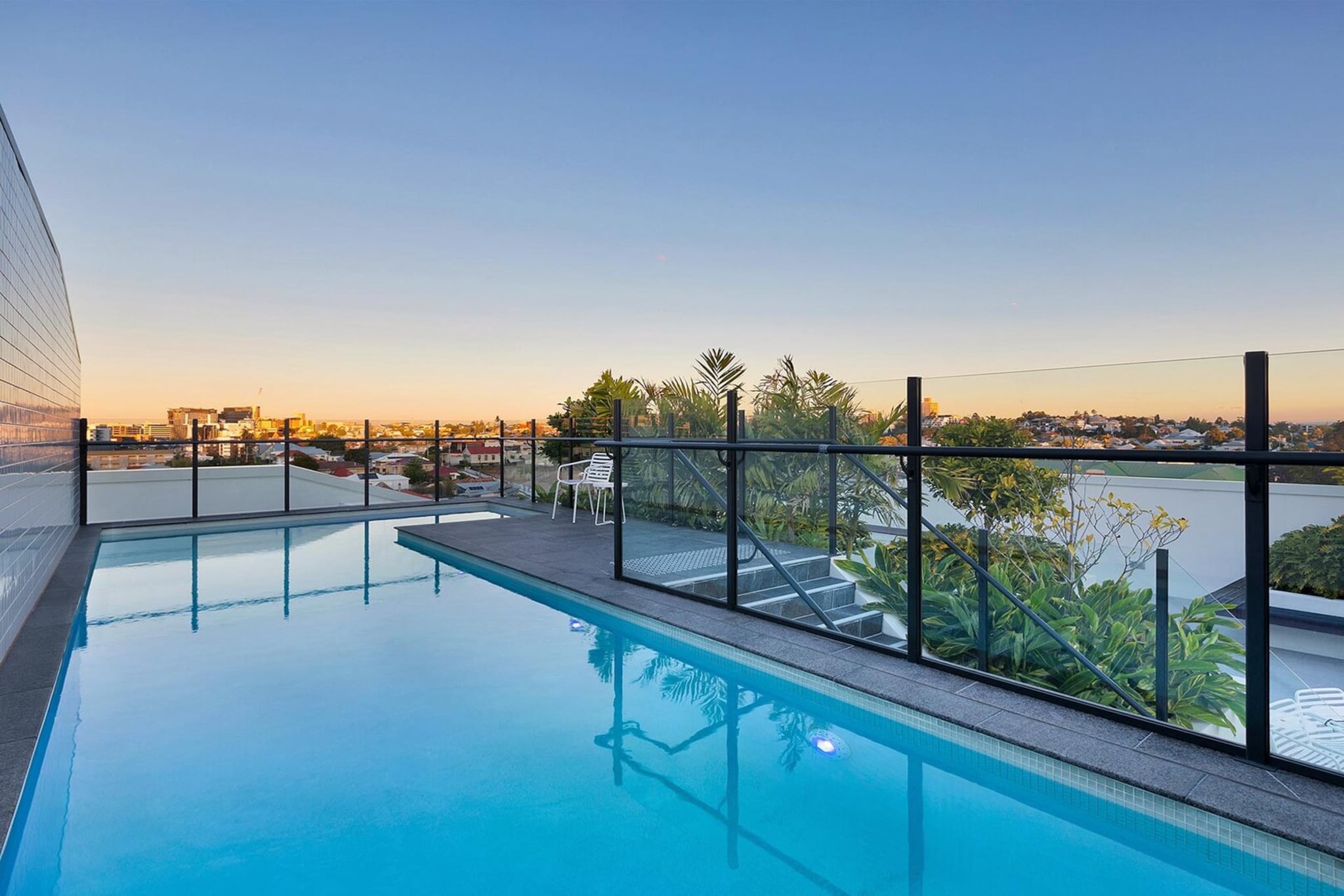 Desk, Elevator, Fan, Hot Water, Internet Access DSL, Wardrobe, Kitchen(dining table, stove, electric kettle, toaster, coffee machine, oven, microwave, dishwasher, fridge, dishes and cutlery, Wine glasses), bedroom(Bed Linen, Room-darkening shades, Queen Bed), bathroom(hairdryer, Towels/Sheets (Incl.), shampoo, body soap, Conditioner, Shower gel), First Aid, TV, tumble dryer, toilet, washing machine, balcony or terrace, heating, air conditioning, swimming pool, private outdoor pool, iron, Essentials, Dedicated workspace, Accessible-height bed, Carbon monoxide detector, Emergency exit, Long term stays allowed, Town