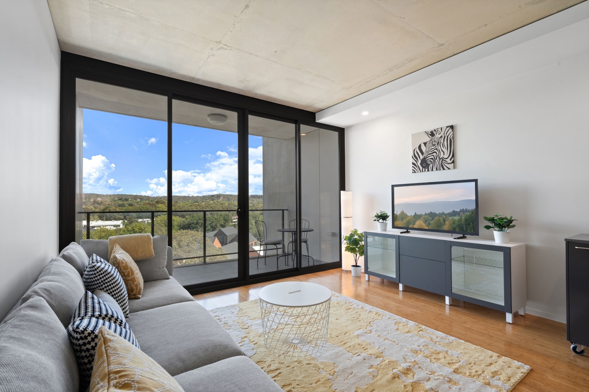 Chic 1-Bed Apartment Near Canberraâ€™s Bustling CBD