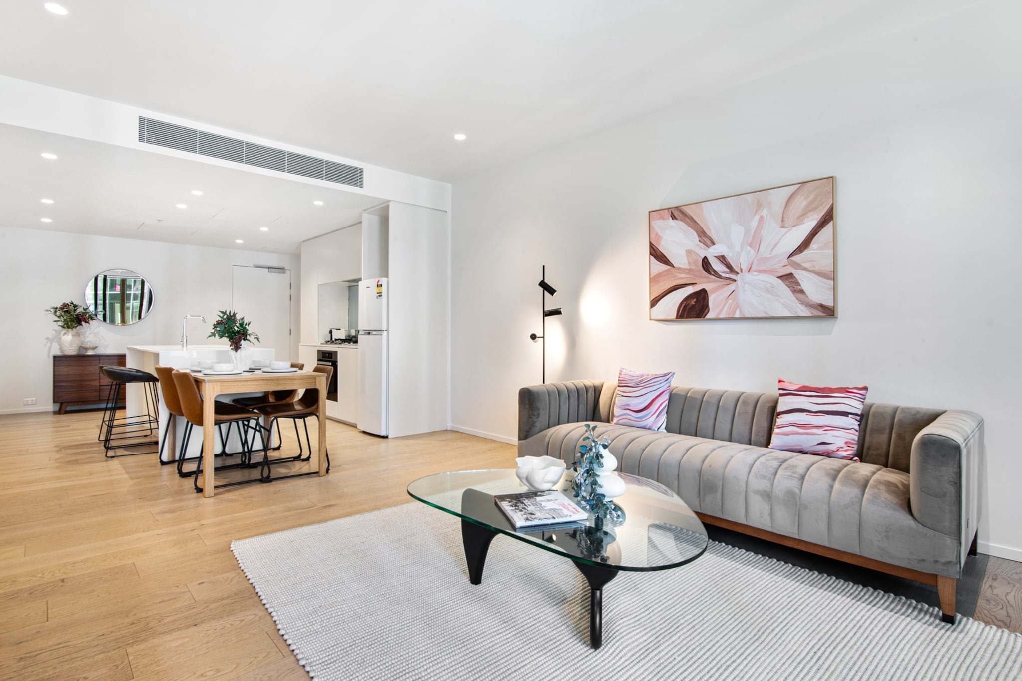 Spacious Modern Apartment with Pool & Gym Access