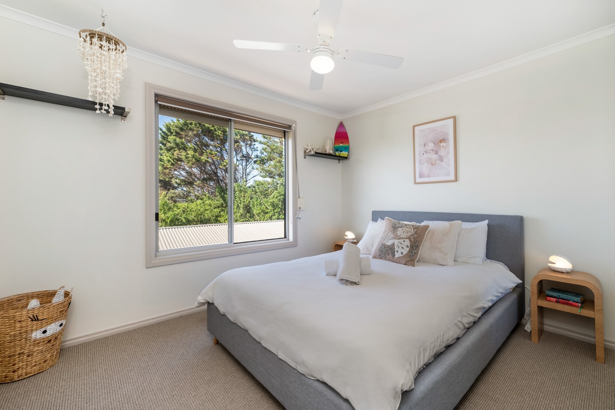 Bed Linen, Desk, Fan, Hot Water, Internet Access DSL, Safe, Wardrobe, Kitchen(dining table, dining table, dining table, dining table, dining table), bedroom(double king size bed), bedroom(Queen Bed), bedroom(Queen Bed), bedroom(Queen Bed), bedroom(2x single bed), bathroom, First Aid, Beach, Play area, TV, dining table, fireplace, stove, electric kettle, toaster, coffee machine, oven, microwave, dishwasher, fridge, freezer, tumble dryer, bath tub, cot, washing machine, balcony or terrace, heating, air conditioning, hairdryer, Towels/Sheets (Incl.), shampoo, body soap, Essentials, dishes and cutlery, Dedicated workspace, Coffee, Conditioner, Long term stays allowed, Near Ocean, Room-darkening shades, Sea view, Shower gel, Town, Wine glasses