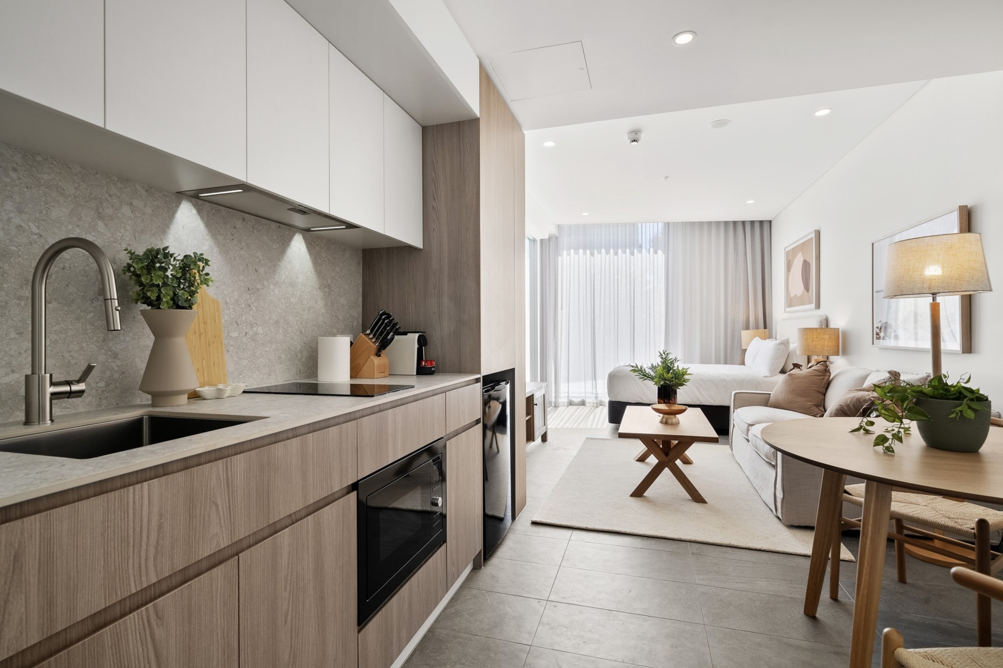 Bed Linen, Elevator, Hot Water, Internet Access DSL, Wardrobe, Living room(TV, seating area), Kitchen(dining table, stove, electric kettle, toaster, coffee machine, microwave, fridge, dishes and cutlery, Wine glasses), bedroom(Queen Bed), bathroom(iron, hairdryer, Towels/Sheets (Incl.), shampoo, body soap, Essentials, Conditioner, Shower gel), First Aid, Beach, Play area, heating, air conditioning, Carbon monoxide detector, Coffee, Long term stays allowed, Near Ocean