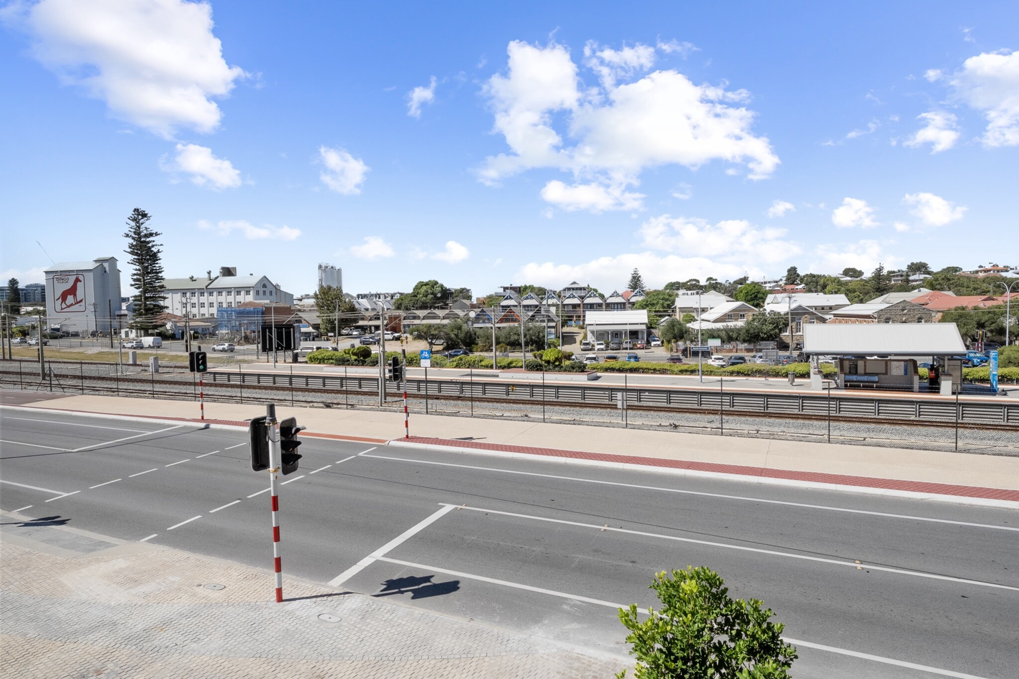 Bed Linen, Elevator, Hot Water, Internet Access DSL, Wardrobe, Kitchen(dining table, stove, electric kettle, toaster, coffee machine, oven, microwave, dishwasher, fridge, freezer), bedroom(Queen Bed), bedroom(2x single bed), bathroom(hairdryer, Towels/Sheets (Incl.), shampoo, body soap), First Aid, Beach, Play area, TV, tumble dryer, washing machine, balcony or terrace, heating, air conditioning, iron, Essentials, dishes and cutlery, Cooking basics, Carbon monoxide detector, Coffee, Conditioner, Long term stays allowed, Near Ocean, Room-darkening shades, Shower gel, Wine glasses