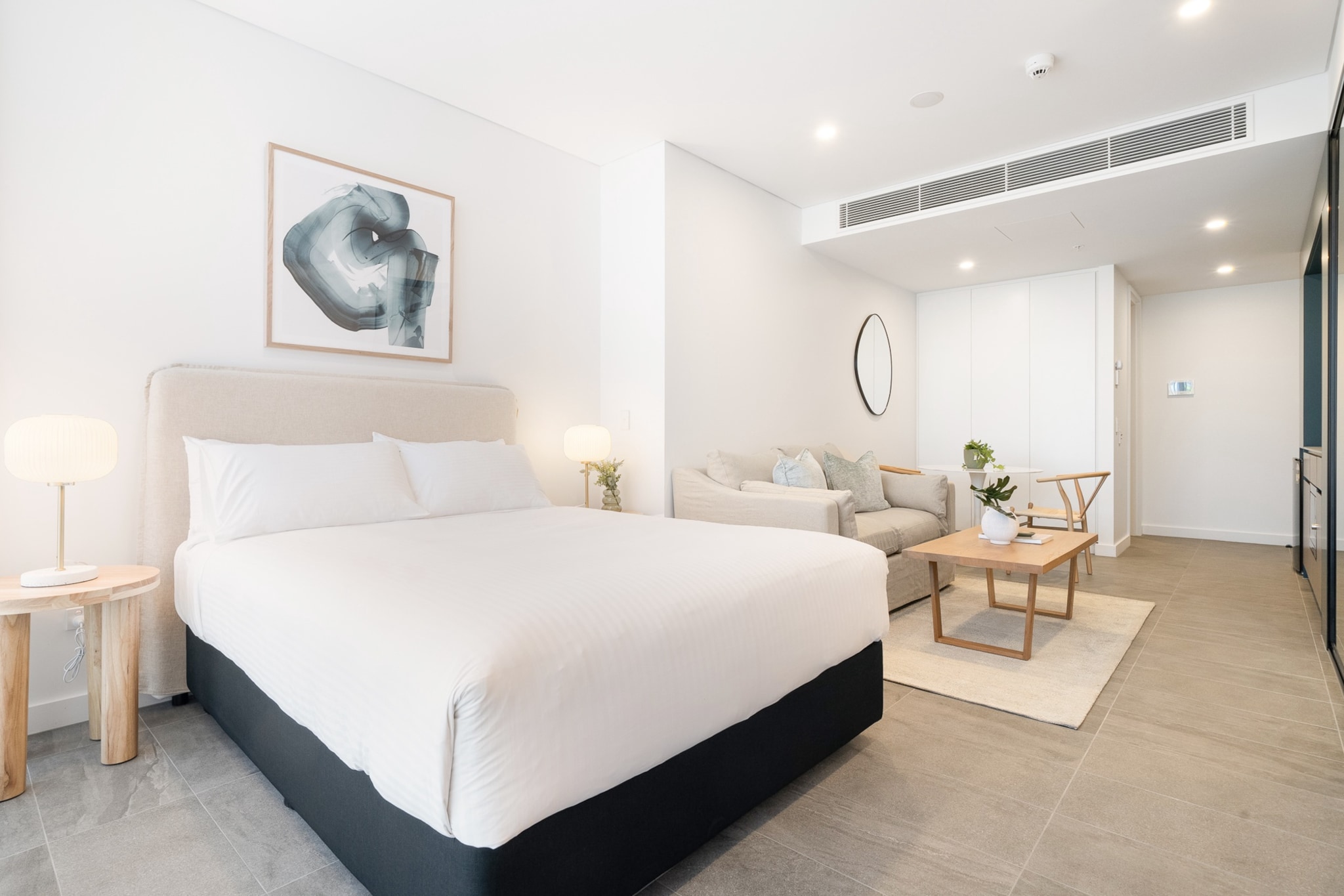 Bed Linen, Elevator, Hot Water, Internet Access DSL, Wardrobe, Living room(TV, seating area), Kitchen(dining table, stove, electric kettle, toaster, coffee machine, microwave, fridge, dishes and cutlery, Wine glasses), bedroom(Queen Bed), bathroom(iron, hairdryer, Towels/Sheets (Incl.), shampoo, body soap, Essentials, Conditioner, Shower gel), First Aid, Beach, Play area, heating, air conditioning, Carbon monoxide detector, Coffee, Long term stays allowed, Near Ocean