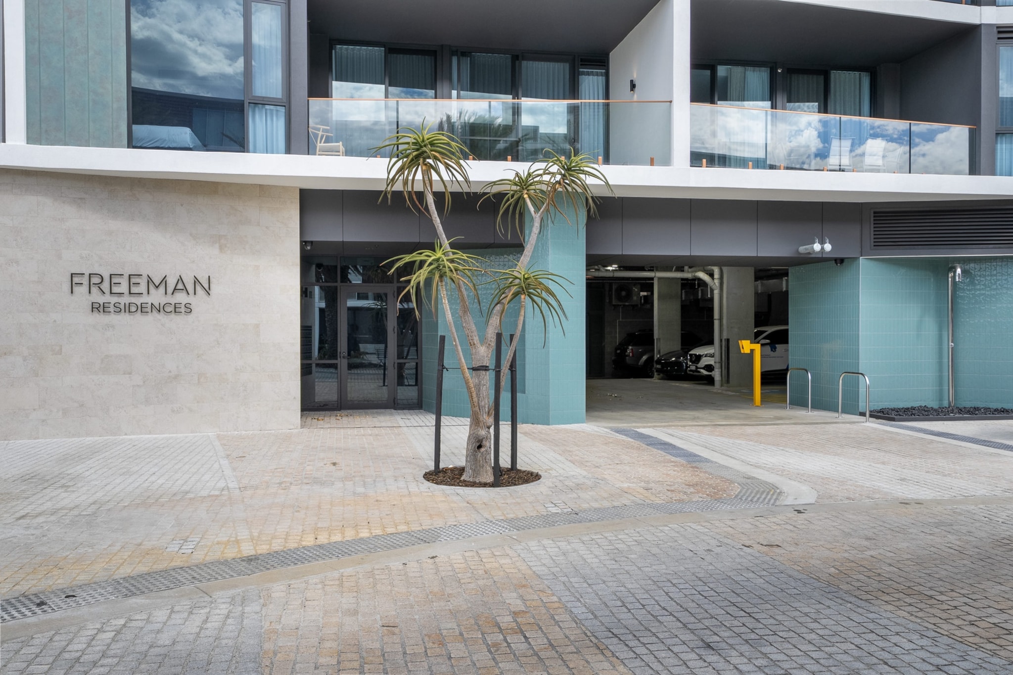 Trendy 1-Bed Retreat in Fremantle with Rooftop