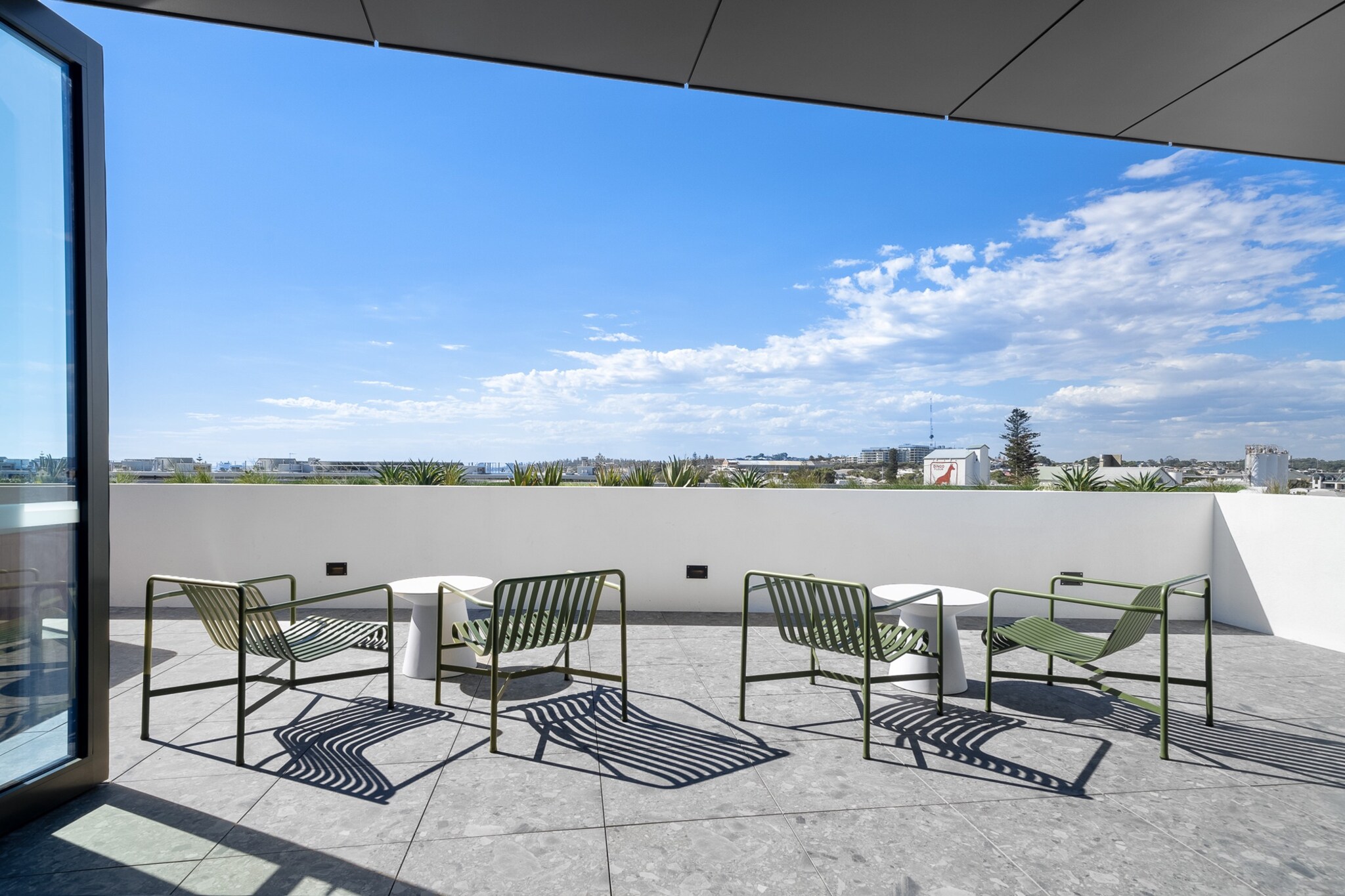 Charming 1-Bed with Rooftop Access & Parking