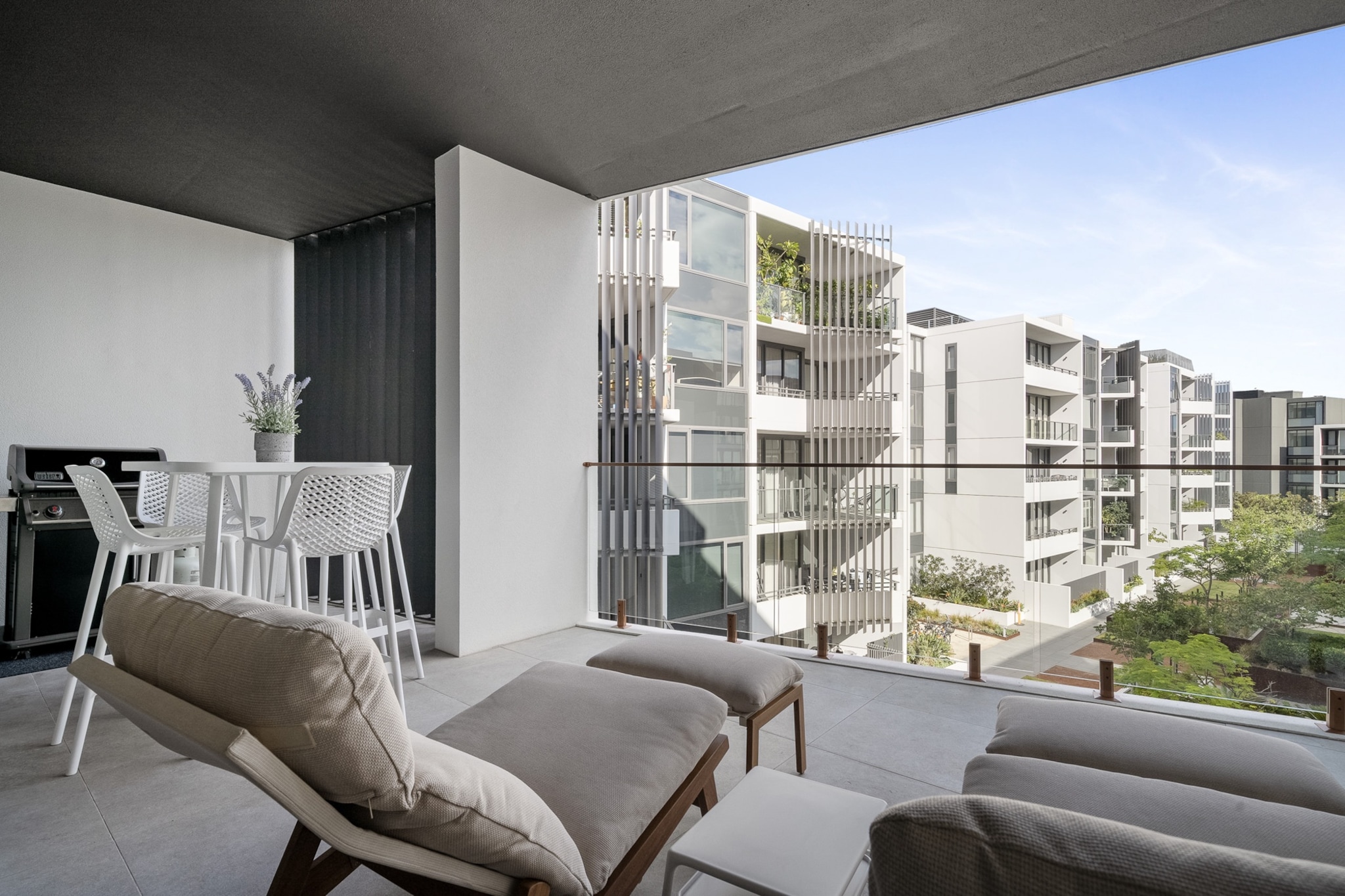 Elevator, Hot Water, Internet Access DSL, Living room(TV, seating area, air conditioning), Kitchen(dining table, stove, electric kettle, toaster, coffee machine, oven, microwave, dishwasher, fridge, freezer, dishes and cutlery, Coffee), bedroom(Bed Linen, Wardrobe, air conditioning, Queen Bed), bathroom(shower, washbasin, toilet, hairdryer, Towels incl., shampoo, body soap, Essentials, Conditioner), First Aid, Beach, tumble dryer, washing machine, balcony or terrace, heating, iron, Carbon monoxide detector, Long term stays allowed, Near Ocean, Room-darkening shades, Wine glasses