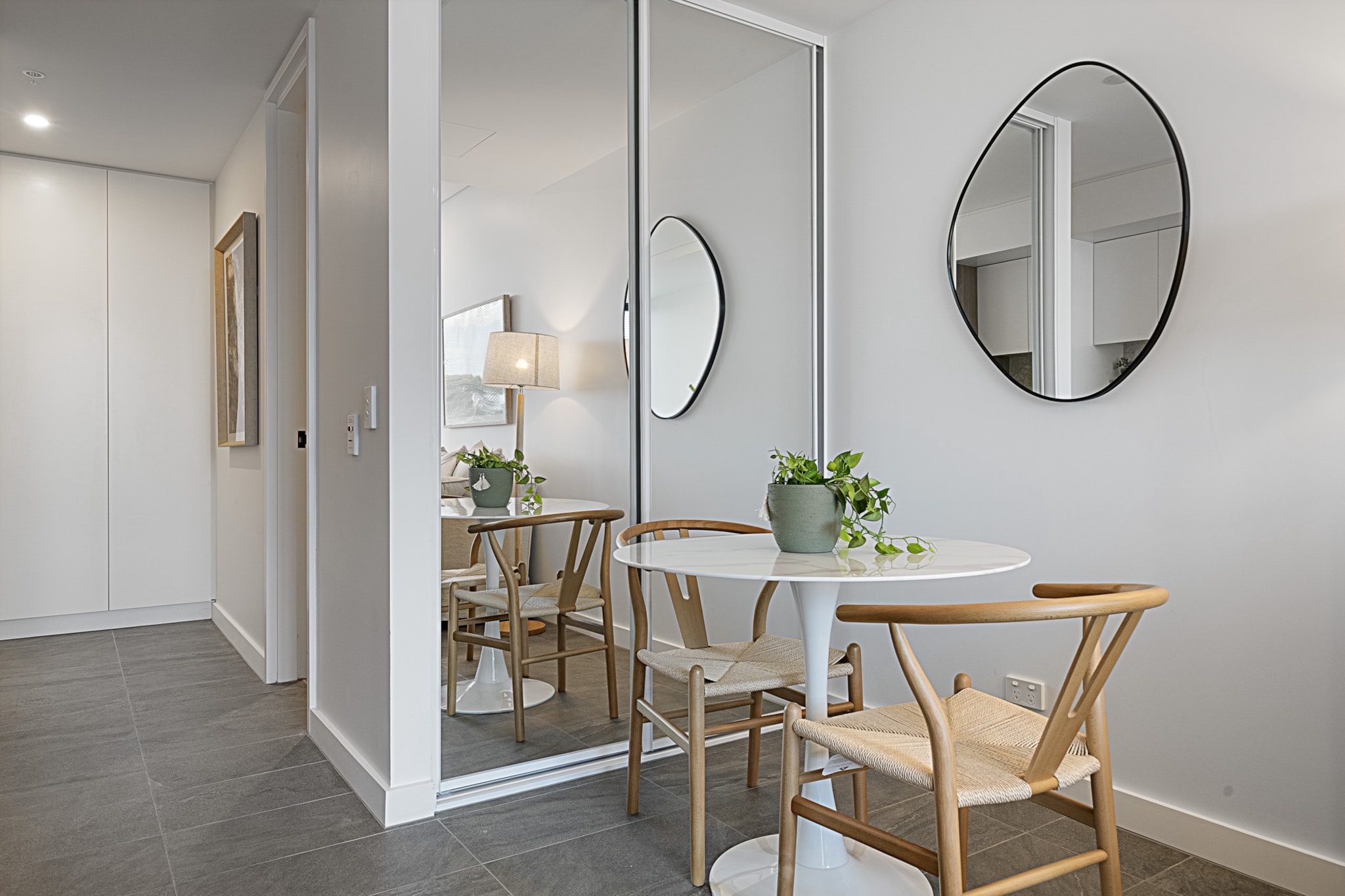 Bed Linen, Elevator, Hot Water, Internet Access DSL, Wardrobe, Living room(TV, seating area), Kitchen(dining table, stove, electric kettle, toaster, coffee machine, microwave, fridge, dishes and cutlery, Wine glasses), bedroom(Queen Bed), bathroom(iron, hairdryer, Towels/Sheets (Incl.), shampoo, body soap, Essentials, Conditioner, Shower gel), First Aid, Beach, Play area, heating, air conditioning, Carbon monoxide detector, Coffee, Long term stays allowed, Near Ocean