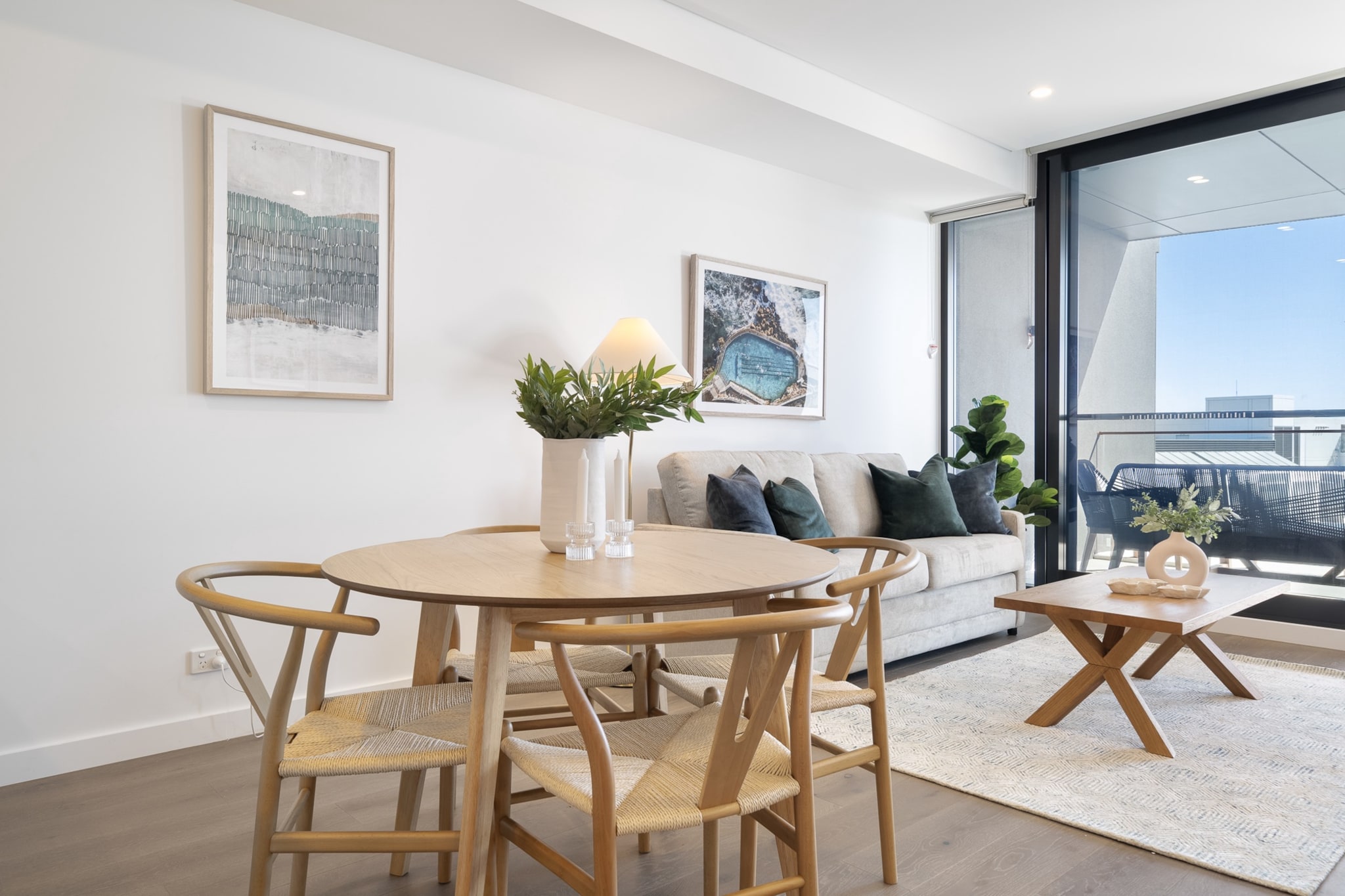 Elevator, Hot Water, Internet Access DSL, Living room(TV, seating area), Kitchen(dining table, stove, electric kettle, toaster, coffee machine, oven, microwave, dishwasher, fridge, freezer, dishes and cutlery, Coffee), bedroom(Bed Linen, Wardrobe, double king size bed, air conditioning), bathroom(shower, washbasin, toilet, hairdryer, Towels/Sheets (Incl.), Essentials), First Aid, Beach, tumble dryer, cot, washing machine, balcony or terrace, heating, iron, Carbon monoxide detector, Long term stays allowed, Near Ocean, Room-darkening shades, Sea view, Wine glasses