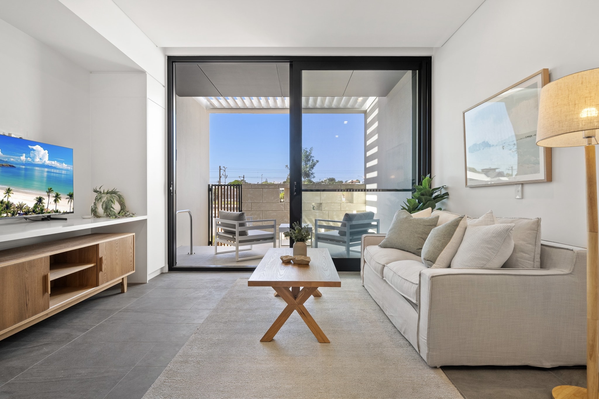 Chic Ground-Floor Studio Near Local Cafés