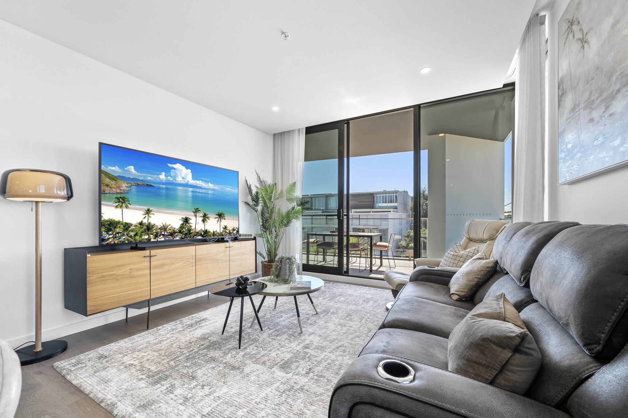 Stylish 2-Bed Apartment with Rooftop BBQ Access