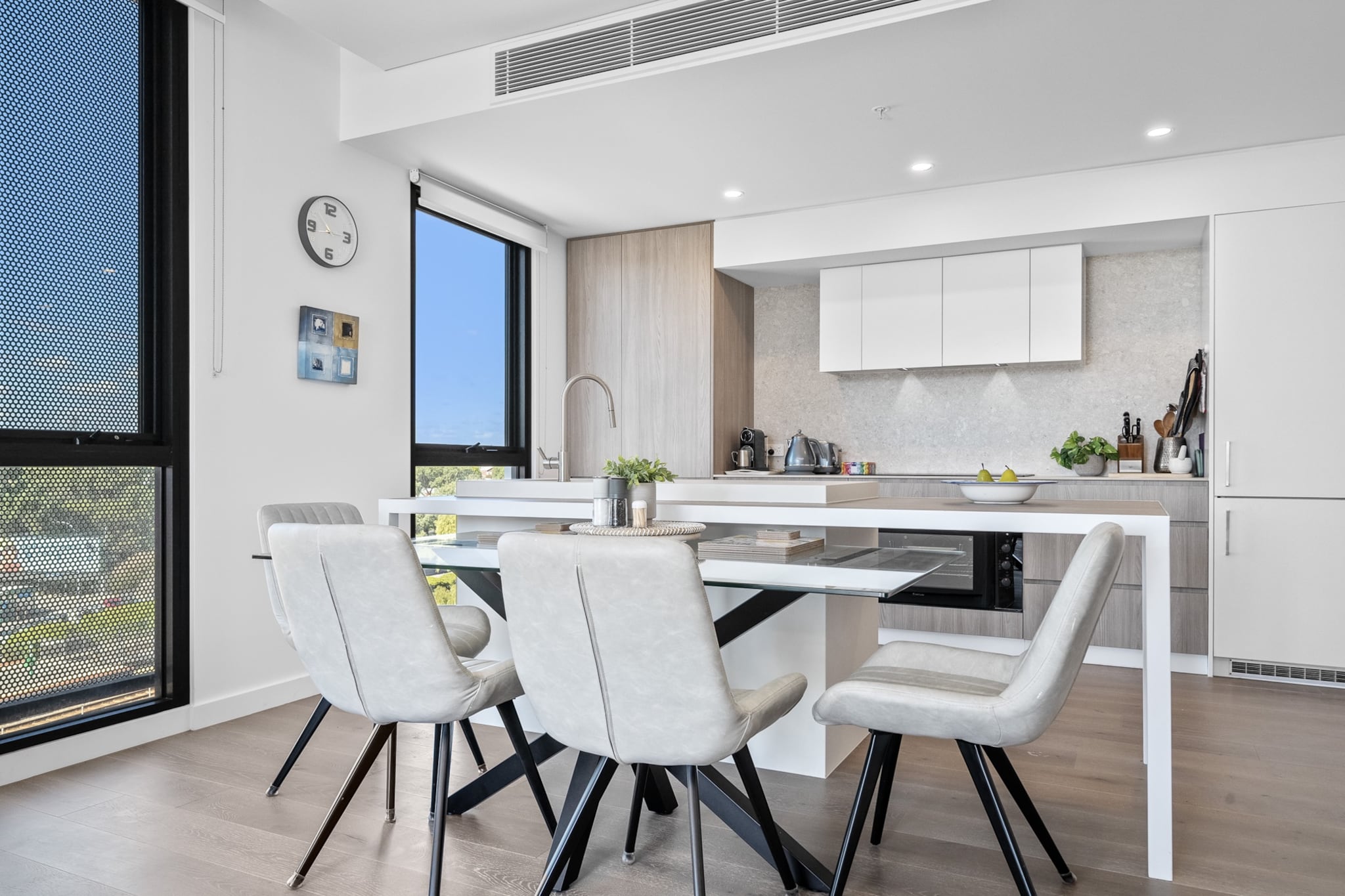 Stylish 2-Bed Apartment with Rooftop BBQ Access