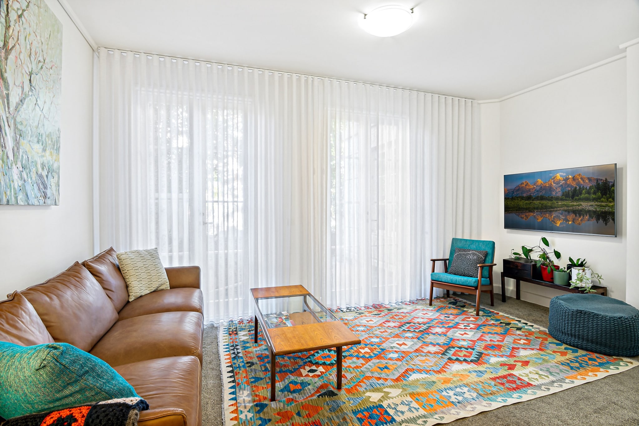 Modern East Melbourne 2-Bed Apartment with Parking