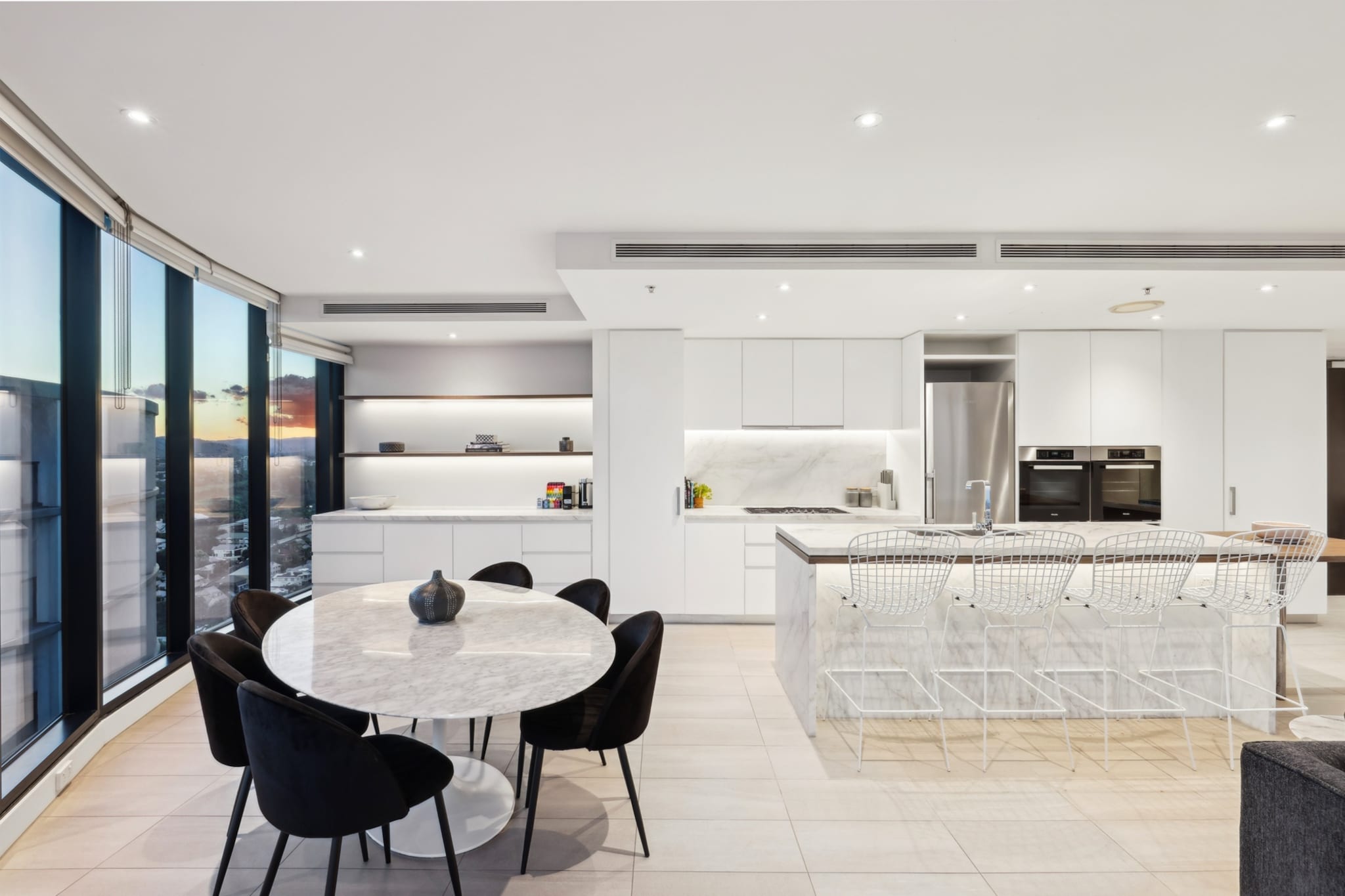 Fortitude Valley 3-Bed, Top Floor + Bridge View