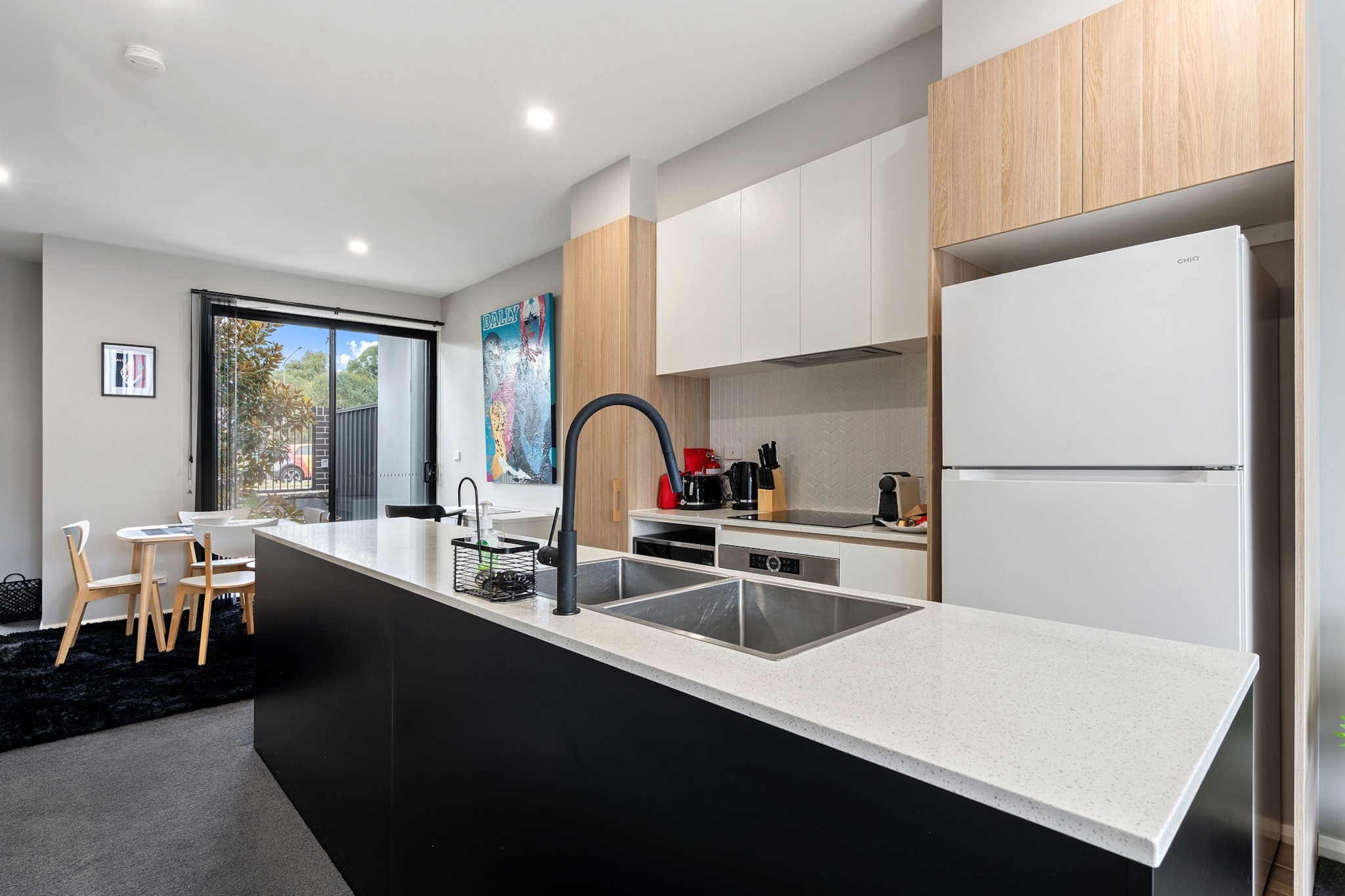 Bed Linen, Desk, Fan, Hot Water, Internet Access DSL, Safe, Wardrobe, Living room(single sofa bed, TV), Kitchen(dining table, stove, electric kettle, toaster, coffee machine, oven, microwave, dishwasher, fridge, dishes and cutlery), bedroom(Queen Bed), bedroom(double bed), bathroom(tumble dryer, washbasin, toilet, washing machine, iron, hairdryer, Towels/Sheets (Incl.), shampoo, body soap, Essentials, Conditioner, Shower gel), bathroom, First Aid, Recreation lake, Play area, dining table, balcony or terrace, heating, air conditioning, Dedicated workspace, Long term stays allowed, Mountain view, Room-darkening shades, Town, Wine glasses