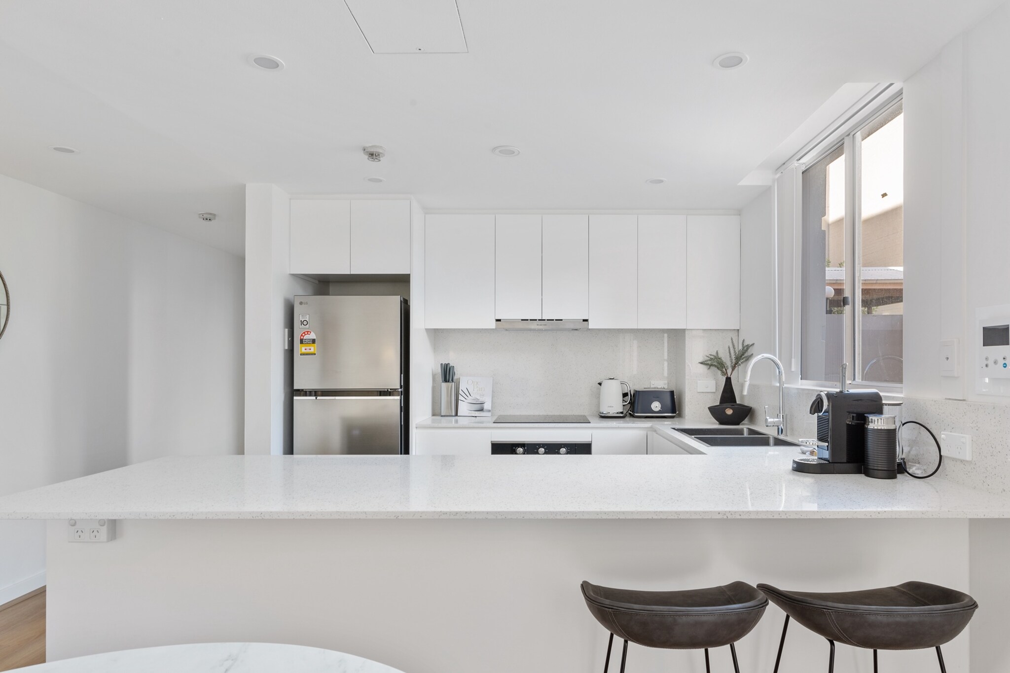 Bed Linen, Elevator, Fan, Hot Water, Internet Access DSL, Safe, Wardrobe, Living room(TV, air conditioning), Kitchen(dining table, stove, electric kettle, toaster, coffee machine, oven, microwave, dishwasher, fridge, dishes and cutlery, Coffee), bedroom(Queen Bed), bedroom(double bed), bathroom(bath tub, washbasin, toilet, hairdryer, Towels/Sheets (Incl.), Essentials), bathroom(shower, washbasin, toilet, hairdryer, Towels incl., Essentials), First Aid, Play area, tumble dryer, washing machine, balcony or terrace, heating, swimming pool, private outdoor pool, iron, Long term stays allowed, Room-darkening shades, Town, Wine glasses