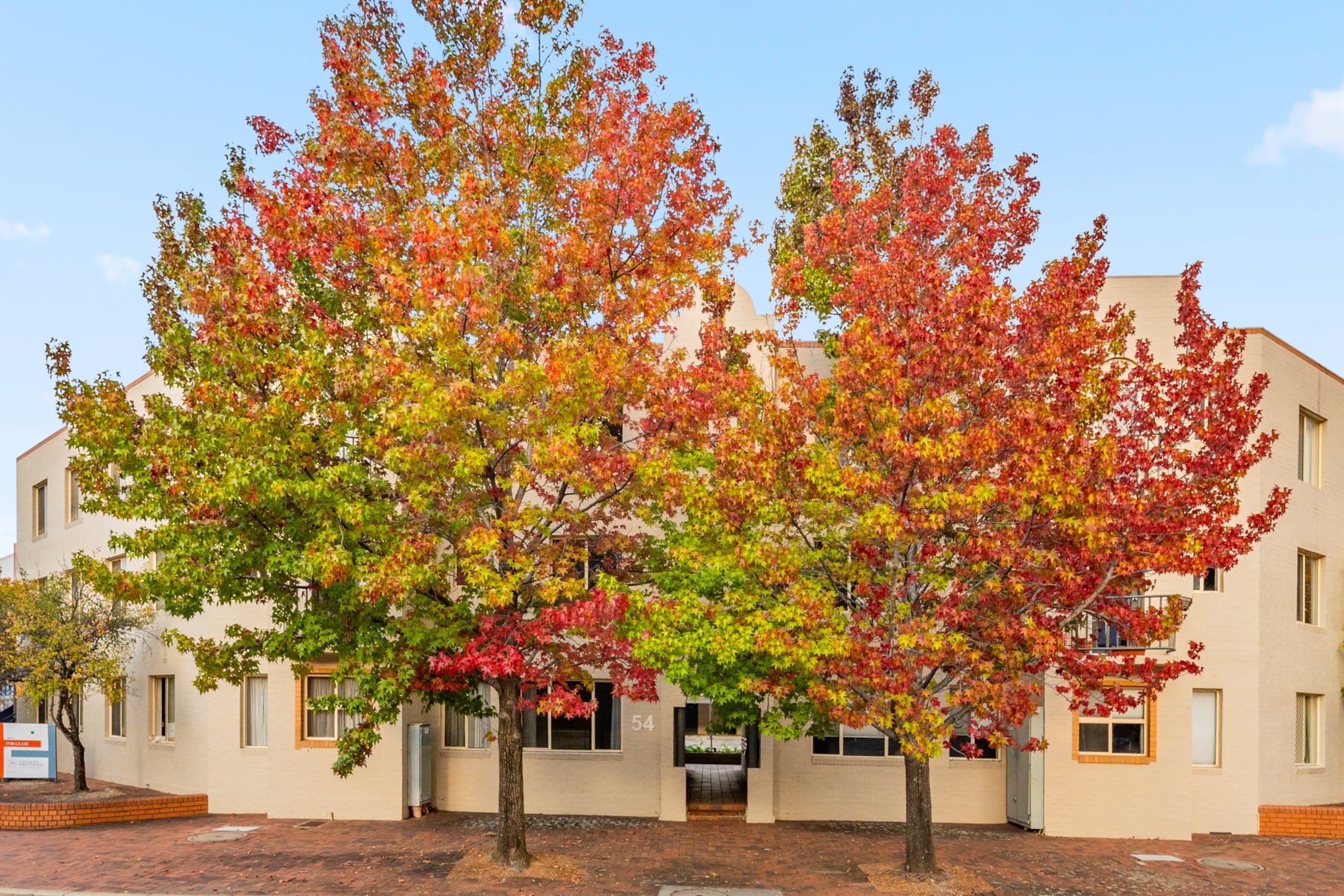 Stylish 1-Bed Stay with Balcony & Study