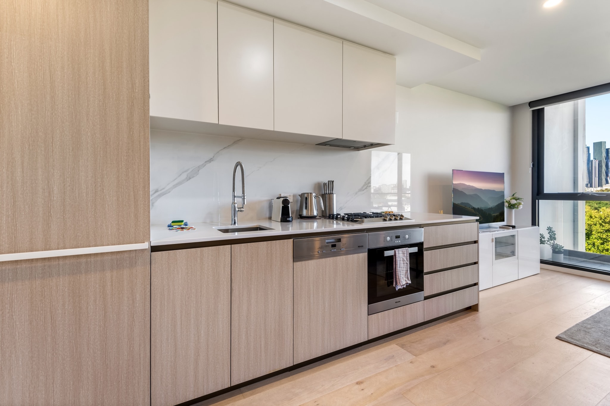 City Views & Inner-North Cool at Your Door