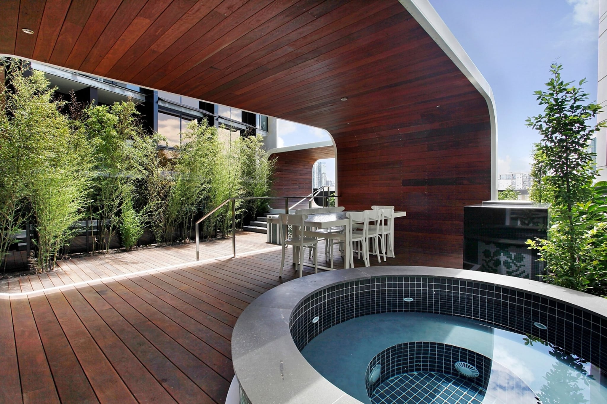 Elevator, Hot Water, Internet Access DSL, Safe, Wardrobe, Kitchen(dining table, stove, electric kettle, toaster, coffee machine, oven, microwave, dishwasher, fridge, dishes and cutlery, Coffee, Wine glasses), bedroom(Bed Linen, Queen Bed), bathroom(hairdryer, Towels/Sheets (Incl.), shampoo, body soap, Conditioner, Shower gel), First Aid, TV, tumble dryer, bath tub, washing machine, balcony or terrace, heating, air conditioning, swimming pool, private outdoor pool, iron, Essentials, Carbon monoxide detector, Long term stays allowed, Near Ocean