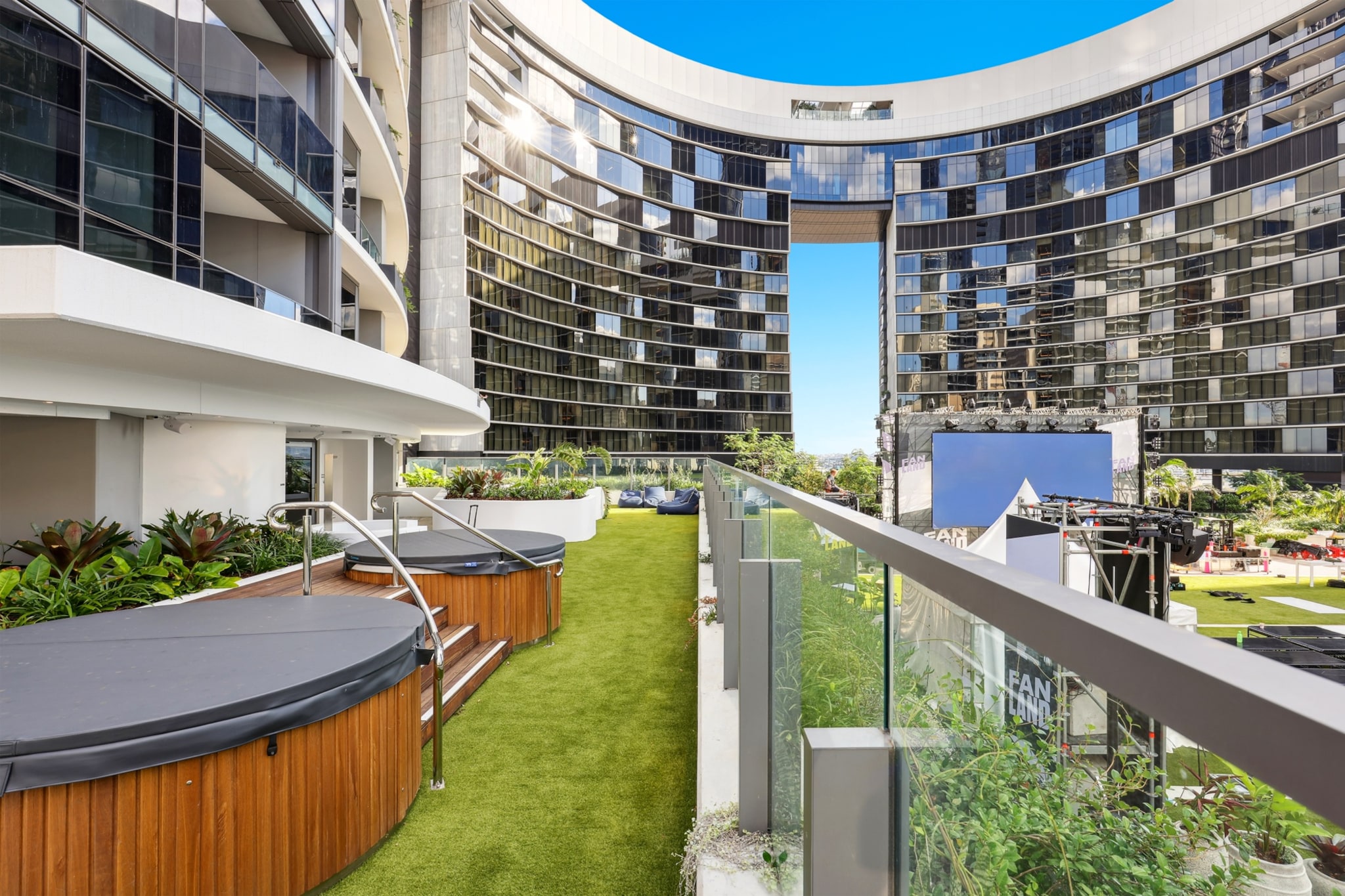 Brisbane 1BR with Pool, Spa, Sauna and Balcony