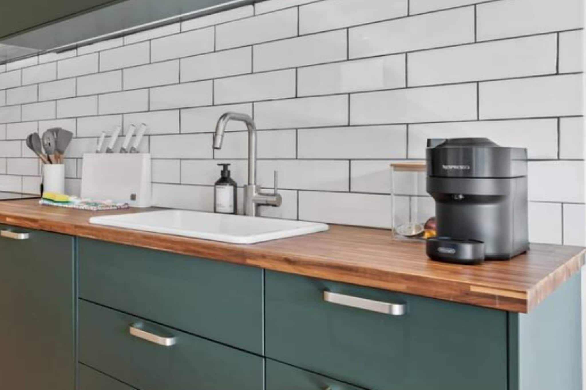 Bed Linen, Desk, Elevator, Hot Water, Internet Access DSL, Safe, Wardrobe, Living room(single sofa bed), Kitchen(stove, electric kettle, toaster, coffee machine, oven, microwave, dishwasher, fridge), bedroom(double bed), bathroom(shower, washbasin, toilet), First Aid, Beach, Play area, tumble dryer, bath tub, washing machine, balcony or terrace, heating, air conditioning, iron, hairdryer, Towels/Sheets (Incl.), shampoo, body soap, Essentials, dishes and cutlery, Dedicated workspace, Cooking basics, Coffee, Conditioner, Long term stays allowed, Near Ocean, Shower gel, Wine glasses