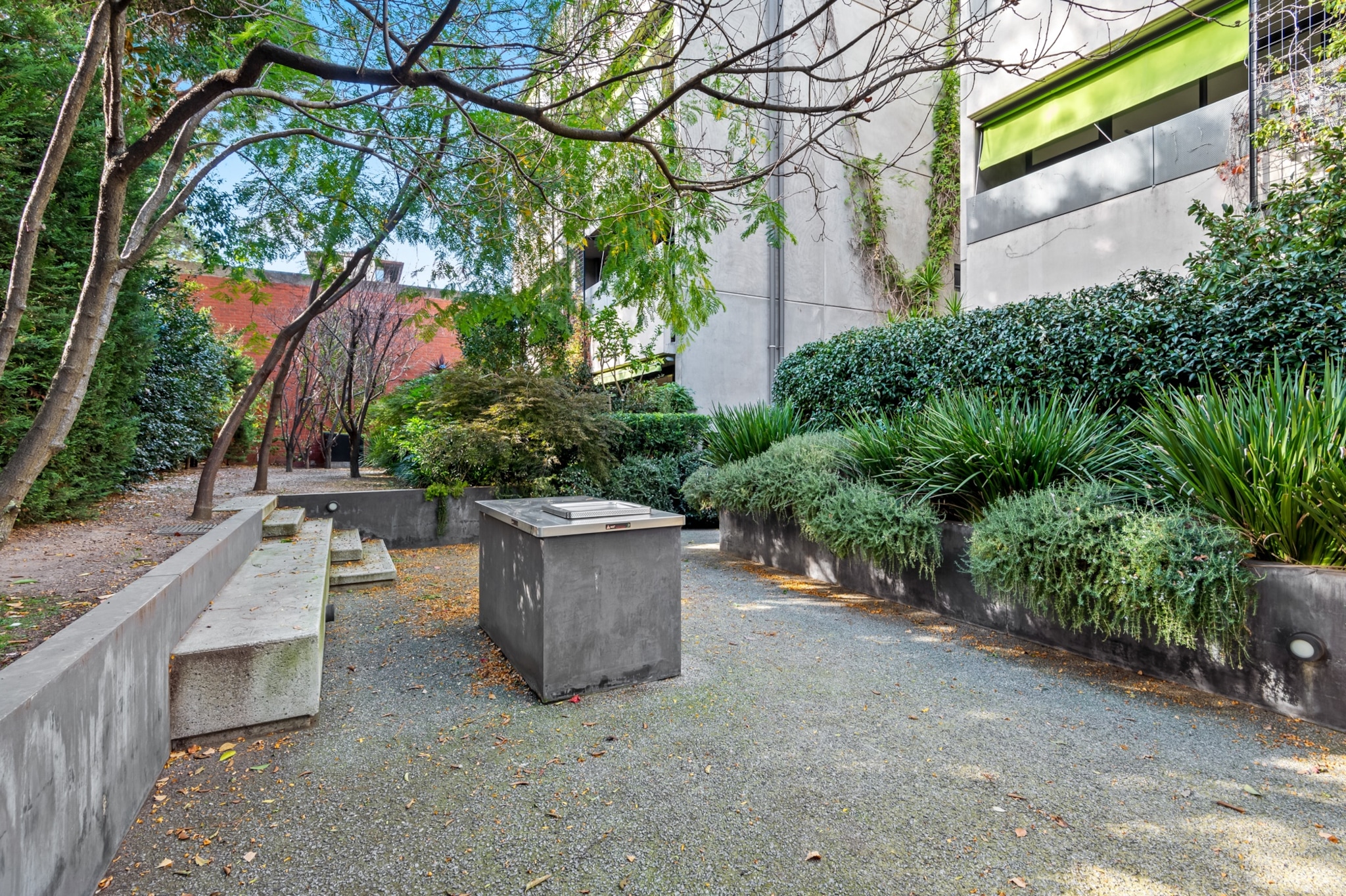 Chic 2-Bed Apartment in Vibrant St Kilda