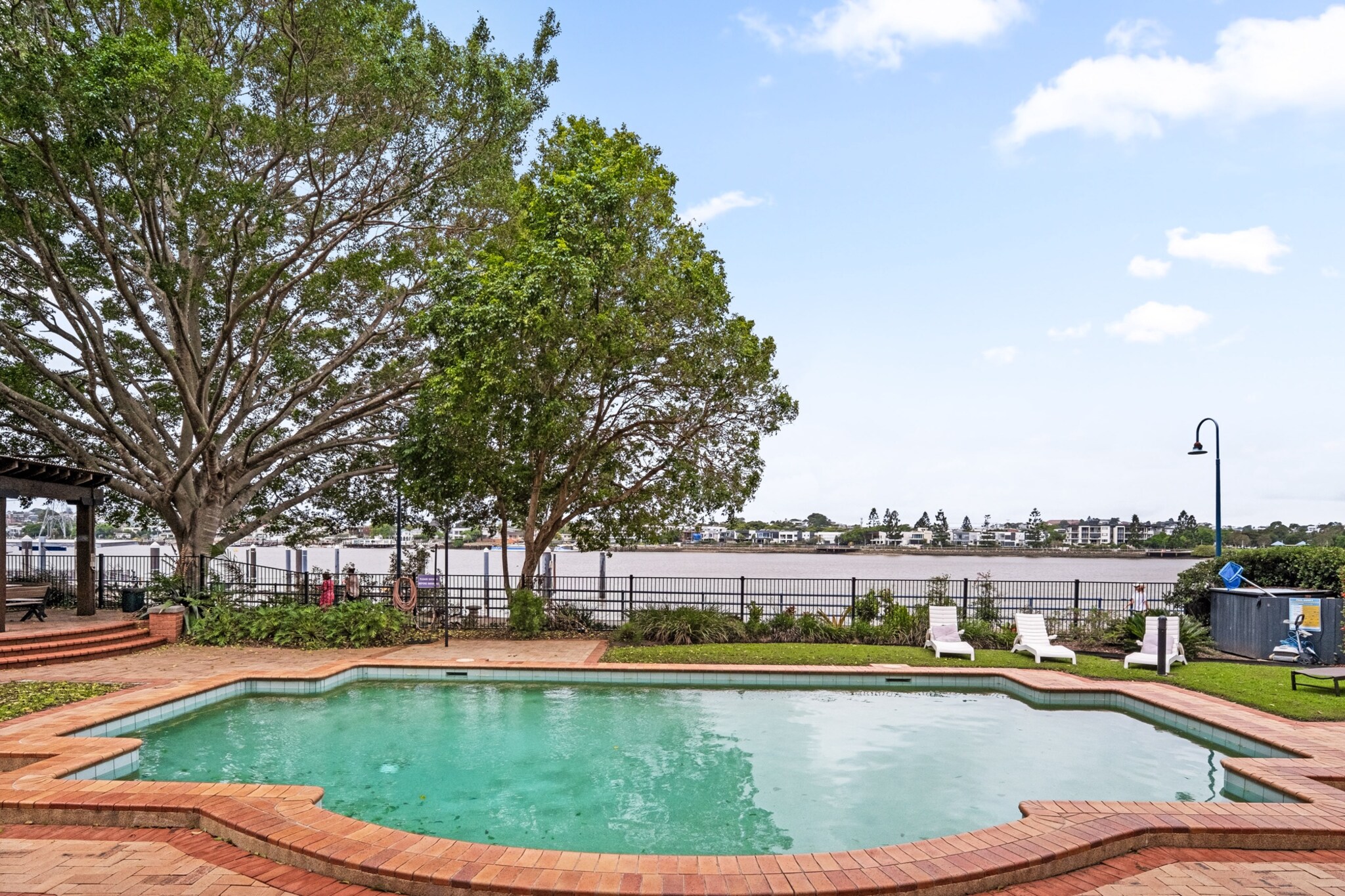 Bed Linen, Desk, Hot Water, Internet Access DSL, Safe, Wardrobe, Living room(TV, seating area), Kitchen(dining table, stove, electric kettle, toaster, coffee machine, oven, microwave, dishwasher, fridge, dishes and cutlery, Wine glasses), bedroom(double king size bed), bedroom(Queen Bed), bathroom(tumble dryer, washing machine, iron, hairdryer, Towels/Sheets (Incl.), shampoo, body soap, Essentials, Conditioner, Shower gel), bathroom, First Aid, Indoor play area, Play area, cot, heating, air conditioning, swimming pool, private outdoor pool, Dedicated workspace, Coffee, Long term stays allowed, Room-darkening shades