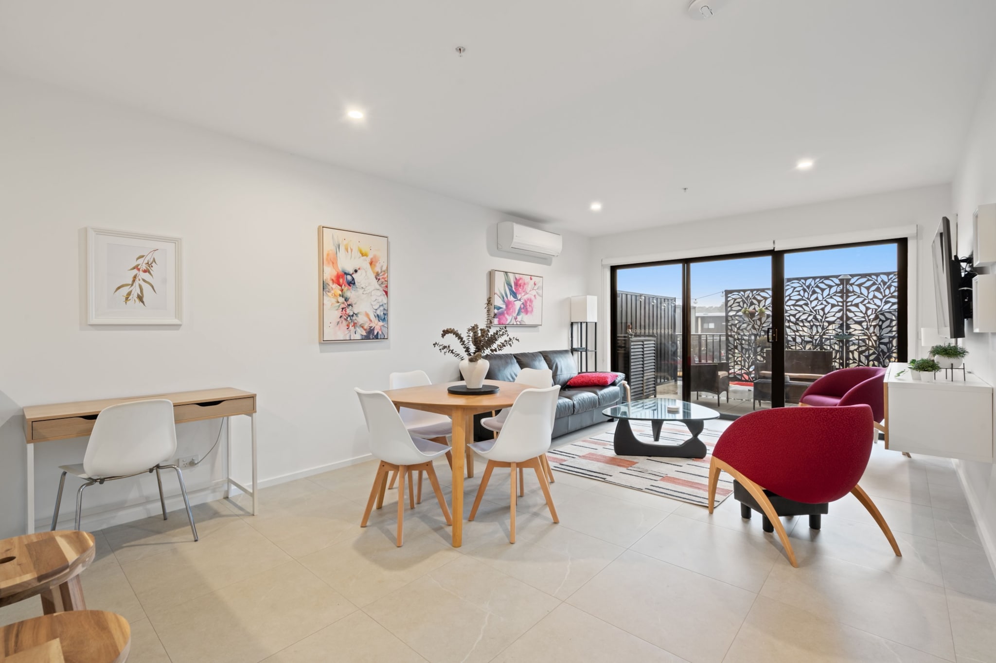 Bed Linen, Desk, Hot Water, Internet Access DSL, Wardrobe, Living room(TV, seating area, air conditioning), Kitchen(dining table, stove, electric kettle, toaster, coffee machine, oven, microwave, dishwasher, fridge, dishes and cutlery, Coffee), bedroom(Queen Bed), bedroom(double bed), bathroom(shower, washbasin, toilet, hairdryer, shampoo, Essentials, Conditioner), bathroom(shower, washbasin, toilet, hairdryer, Towels incl., shampoo, Essentials), First Aid, Play area, washing machine, balcony or terrace, heating, iron, Dedicated workspace, Carbon monoxide detector, Long term stays allowed, Room-darkening shades, Wine glasses