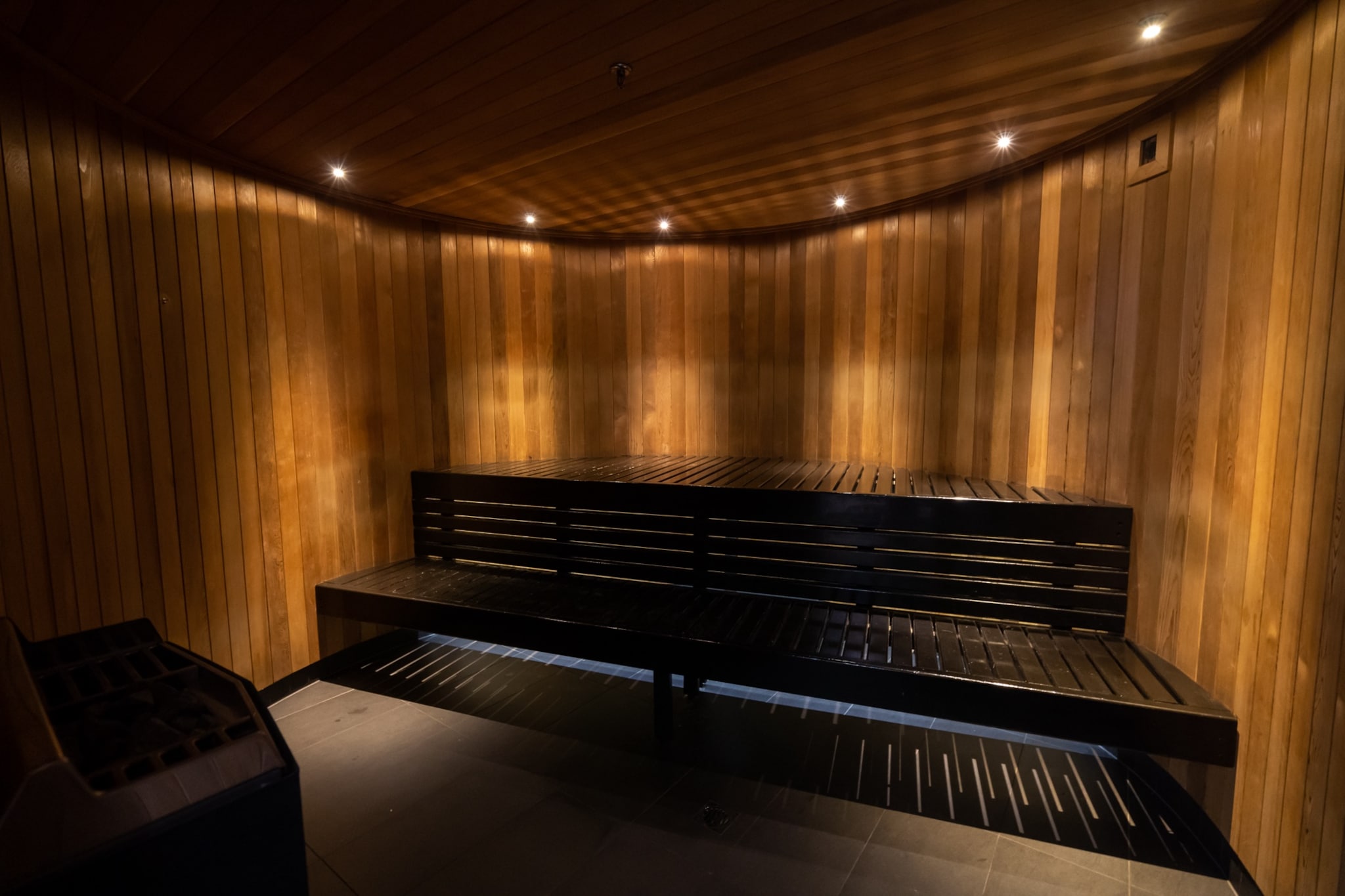 Elegant 1-Bed Apartment with Premium Amenities