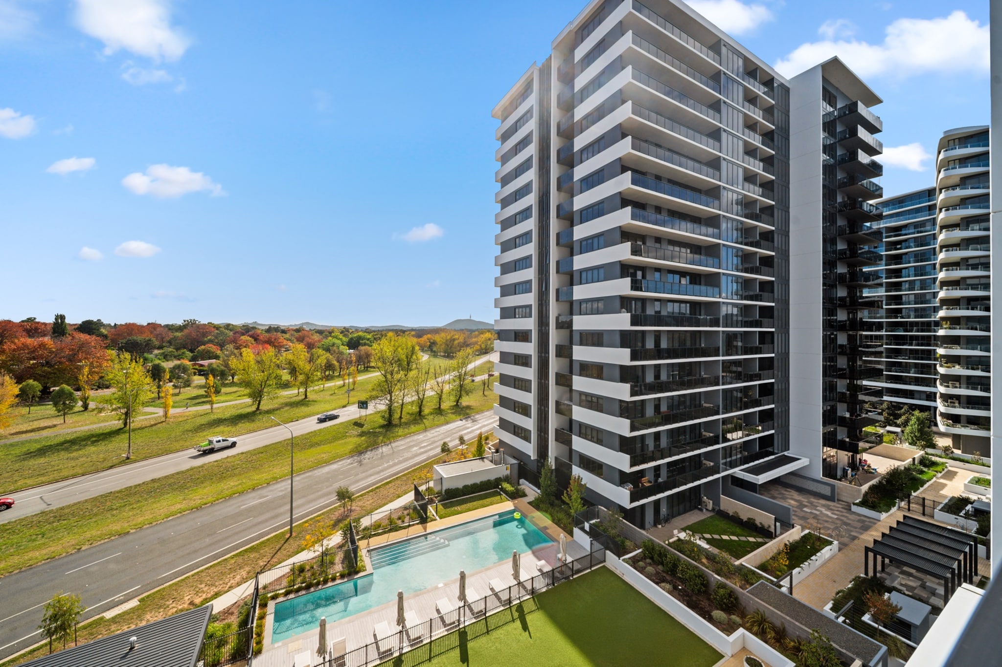 Stylish 2-Bed Apartment with Luxe Amenities Access