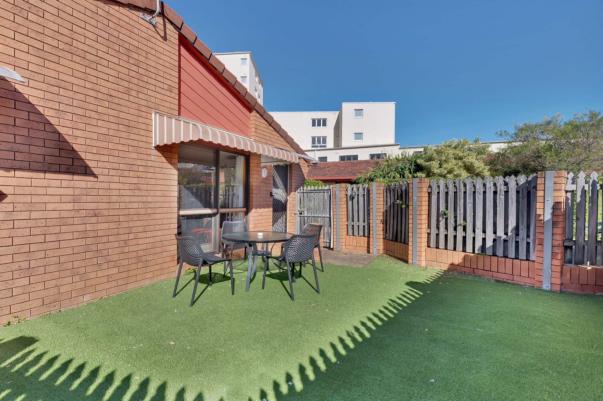 Bed Linen, Fan, Hot Water, Internet Access DSL, Wardrobe, Living room(2x single sofa bed), Kitchen(stove, electric kettle, toaster, coffee machine, oven, microwave, dishwasher, fridge, freezer), bedroom(Queen Bed), bedroom(Queen Bed), bathroom(shower, washbasin, toilet), First Aid, Play area, washing machine, iron, hairdryer, Towels/Sheets (Incl.), shampoo, body soap, Essentials, dishes and cutlery, Coffee, Conditioner, Long term stays allowed, Near Ocean, Room-darkening shades, Shower gel, Wine glasses