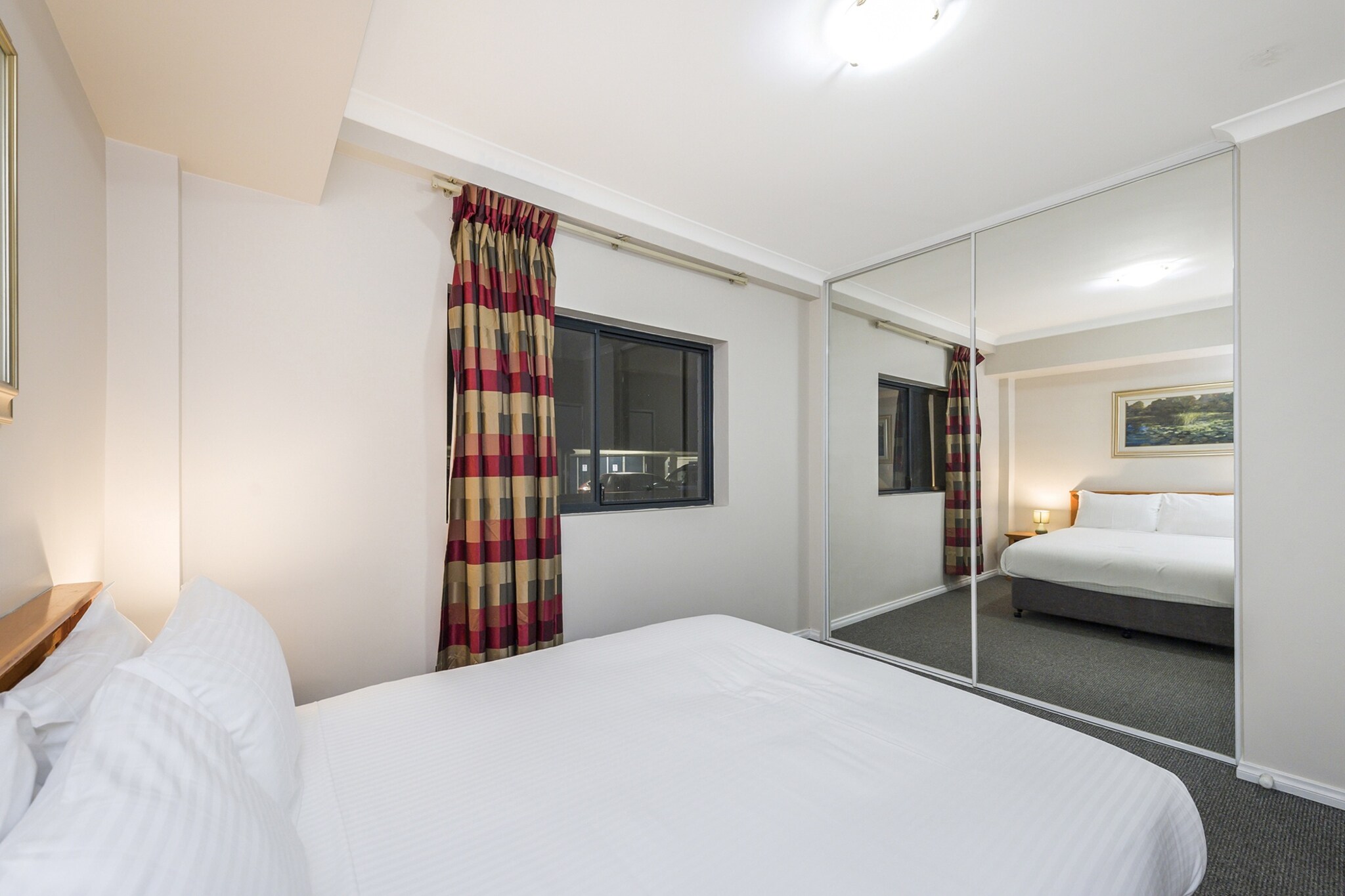 Central East Perth Flat with Pool & Gym Access