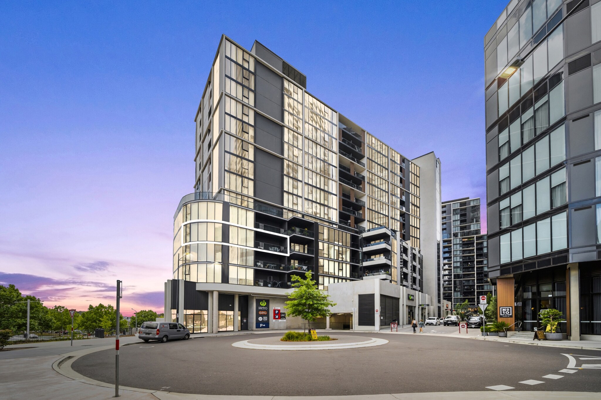 Sleek 2-Bed Apartment with Rooftop Garden Access