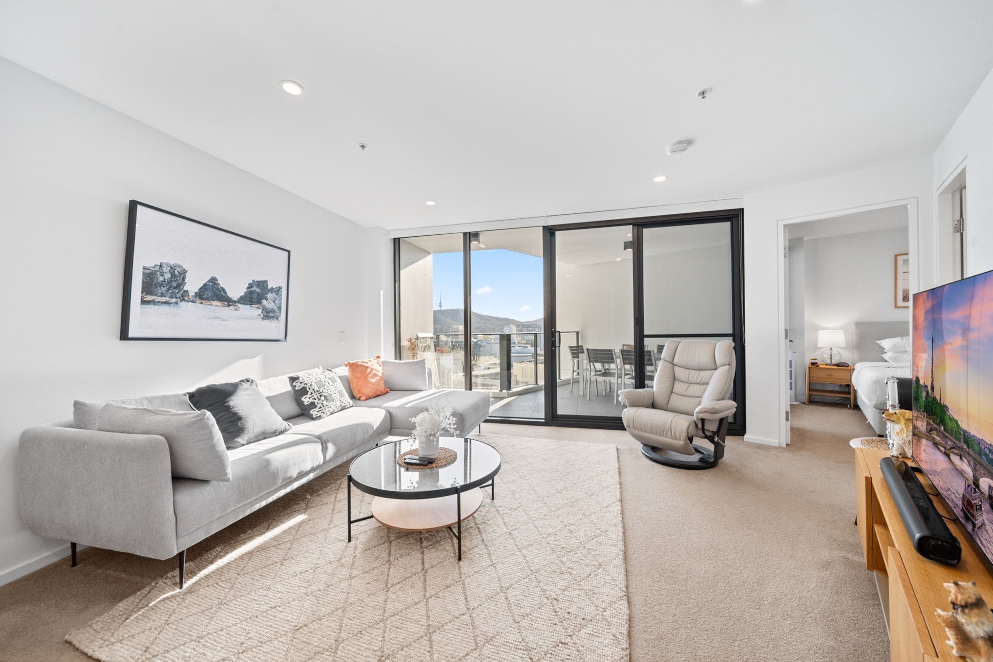 Stylish 2-Bed Apartment in Canberra CBD