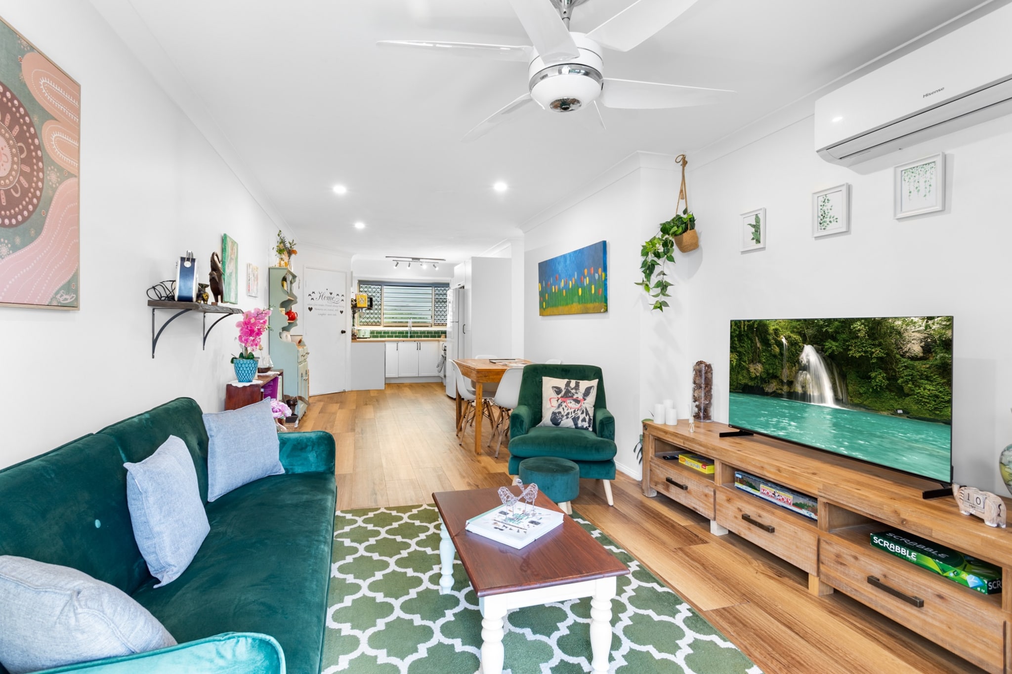 Bed Linen, Desk, Fan, Hot Water, Internet Access DSL, Wardrobe, Living room(TV, seating area, air conditioning), Kitchen(dining table, stove, electric kettle, toaster, coffee machine, oven, microwave, dishwasher, freezer, dishes and cutlery, Coffee, Wine glasses), bedroom(Queen Bed), bedroom(single bed), bathroom(bath tub, shower, washbasin, toilet, hairdryer, Towels/Sheets (Incl.), shampoo, body soap, Essentials, Conditioner, Shower gel), Parking, First Aid, Beach, Play area, washing machine, balcony or terrace, heating, iron, party games, Dedicated workspace, Long term stays allowed, Near Ocean, Room-darkening shades, Wine glasses