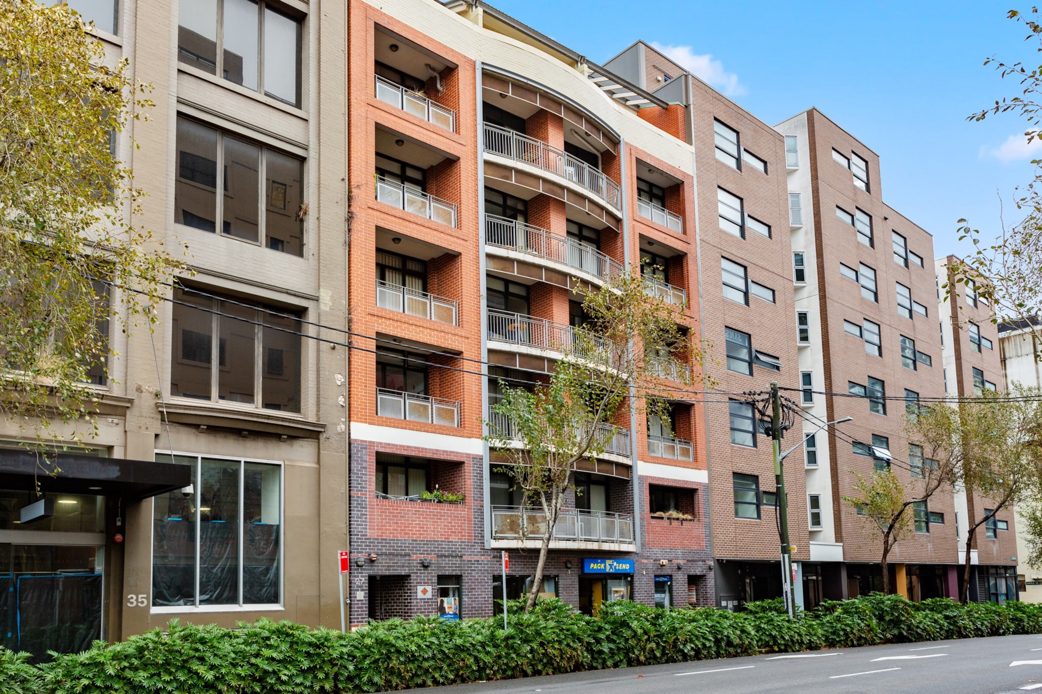 Chic Inner-City 1 Bedroom with Balcony