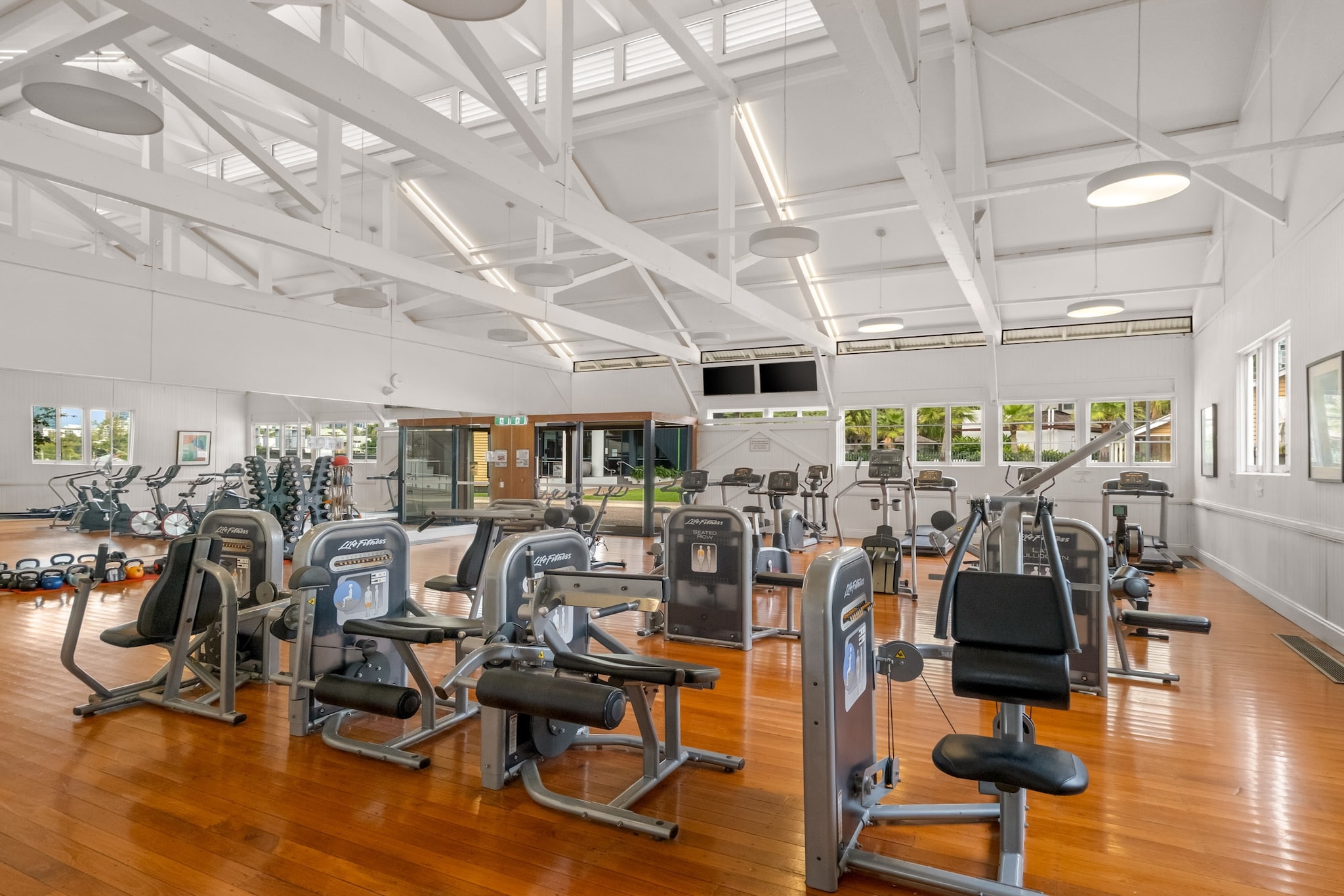 Sunny 2-Bed in Valley with Premium Amenities