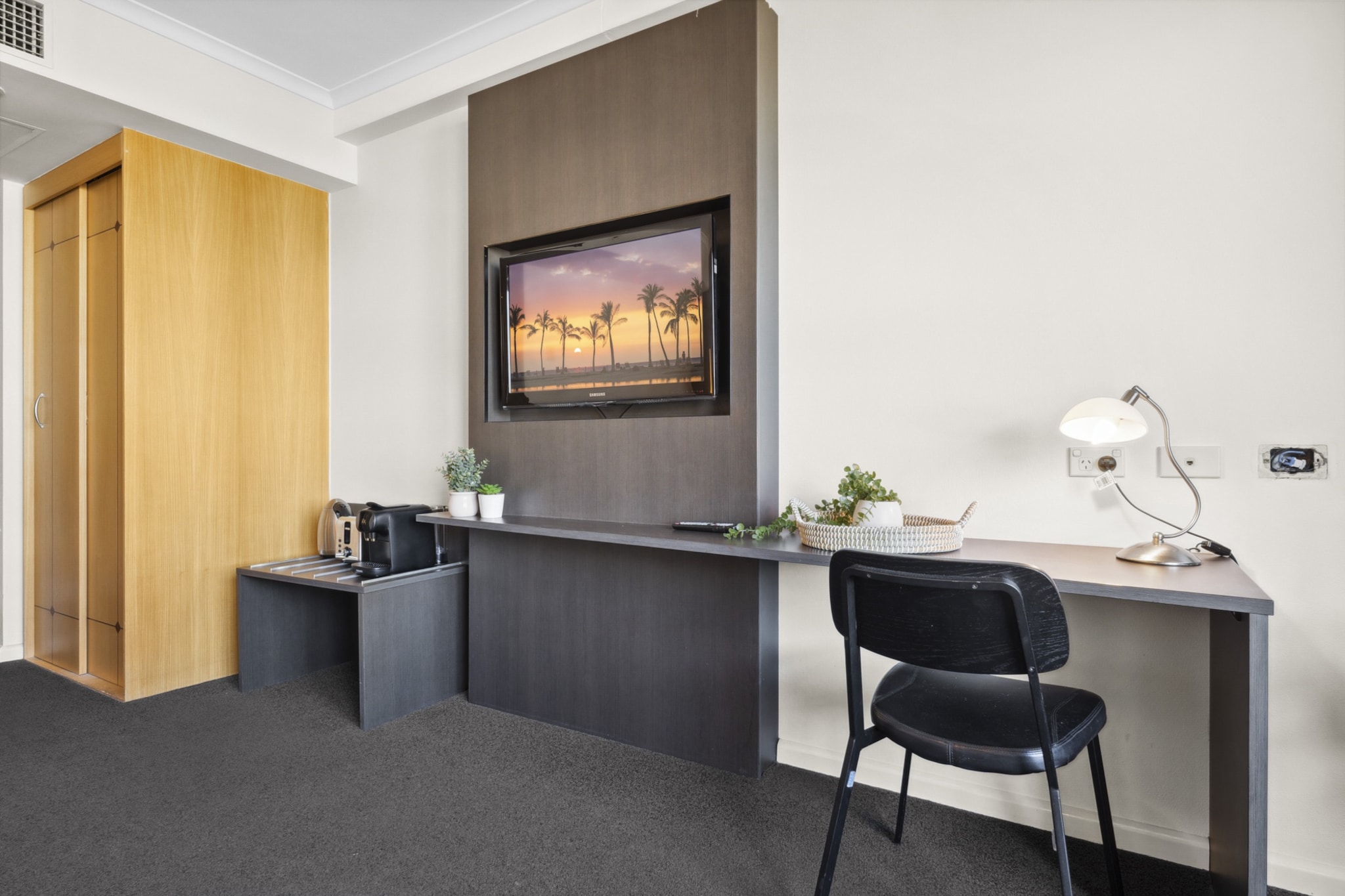 Bright Studio with Pool Access in Parramatta