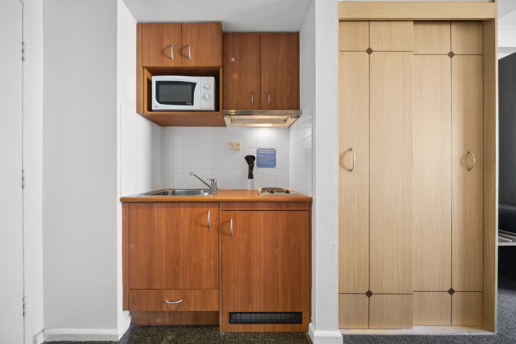 Bed Linen, Elevator, Hot Water, Safe, Wardrobe, Kitchen(stove, electric kettle, toaster, coffee machine, microwave, dishwasher, fridge, dishes and cutlery, Coffee, Wine glasses), bedroom(Queen Bed), bathroom, First Aid, TV, stove, electric kettle, toaster, coffee machine, microwave, fridge, tumble dryer, heating, air conditioning, swimming pool, private outdoor pool, iron, hairdryer, Towels/Sheets (Incl.), shampoo, body soap, Essentials, dishes and cutlery, Coffee, Conditioner, Long term stays allowed, Room-darkening shades, Shower gel, Washer in common space, Wine glasses