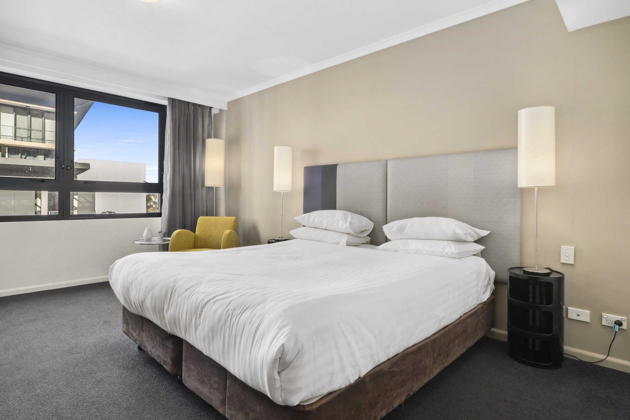 Bright Studio with Pool Access in Parramatta