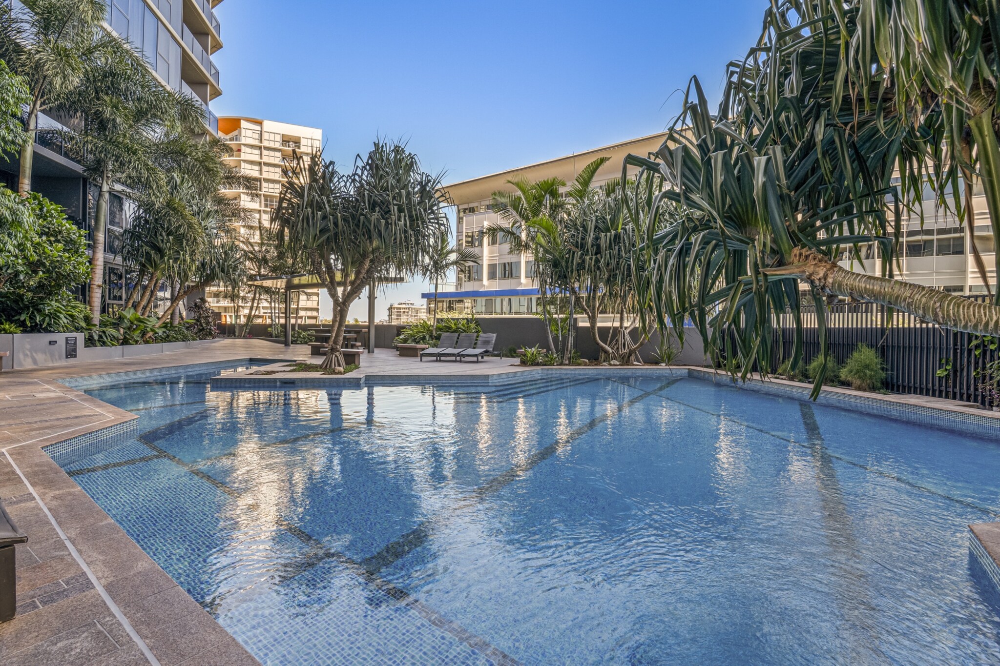 Modern South Bank Apt | Walk to Dining