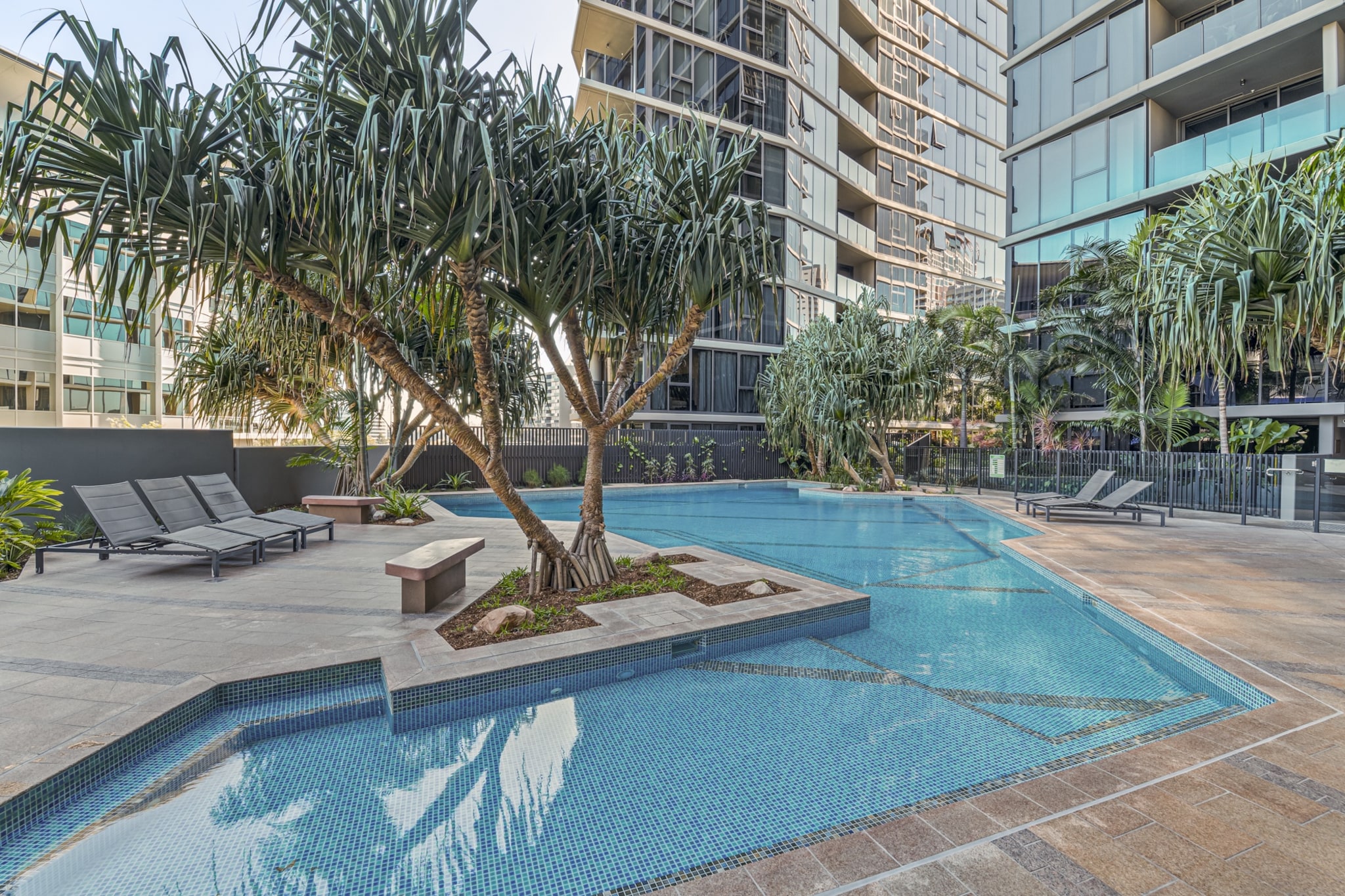 Modern South Bank Apt | Walk to Dining