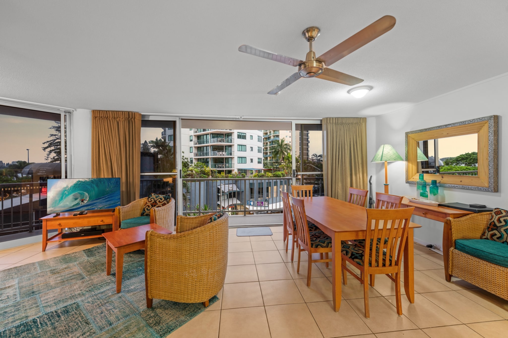 Stylish 3BR Oceanfront Stay by Mooloolaba Esp