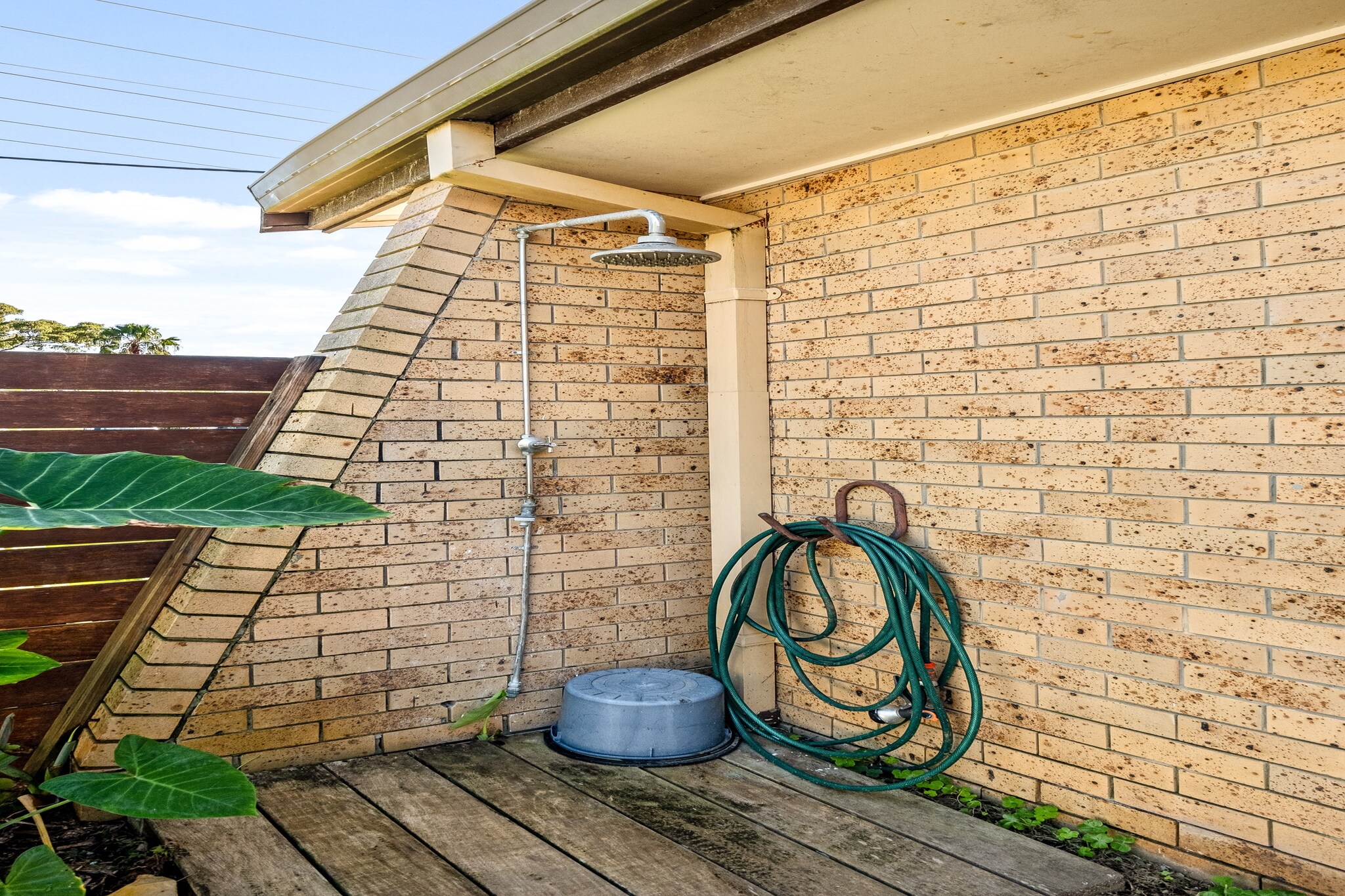 2-Bed Beach Escape with Courtyard