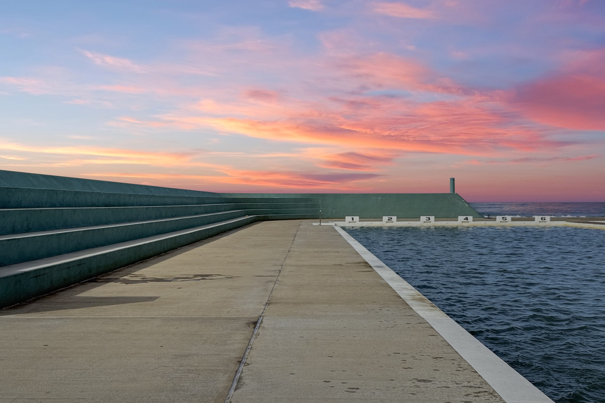 Charming Townhouse Steps from Newcastle Beach