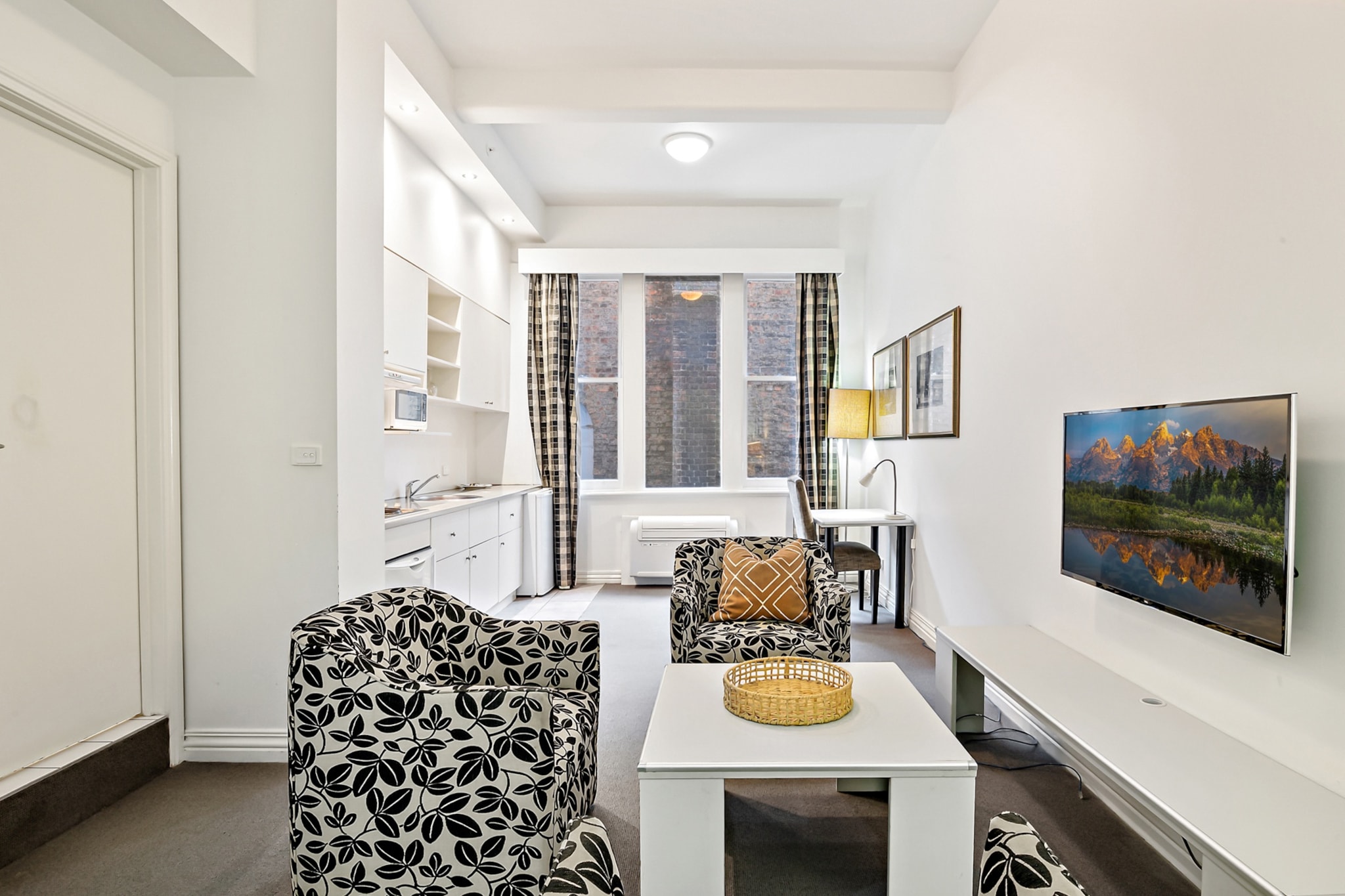 Inner-City Studio â€“ Walk to Everything!